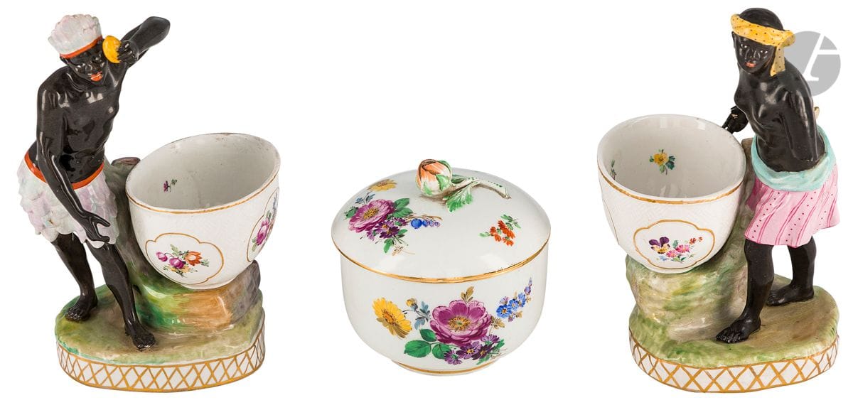 Meissen, Allemagne et Paris
Lot de porcelaine comprenant un plat rond, un plat ovale, deux plateaux corbeilles ajourées, deux verseuses couvertes, une corbeille ovale ajourée, une corbeille ronde ajourée, une boîte ronde couverte, six assiettes à pain, douze tasses, quatorze soucoupes, deux assiettes ajourées, une assiette décorée de l’empereur, un plat rond décoré d’armoiries, une pelle à tarte, un bougeoir, une théière litron, deux statuettes de vignerons, deux statuettes de sauvages, un sucrier couvert.
XIXe siècle et XXe siècle.
Quelques accidents et manques.