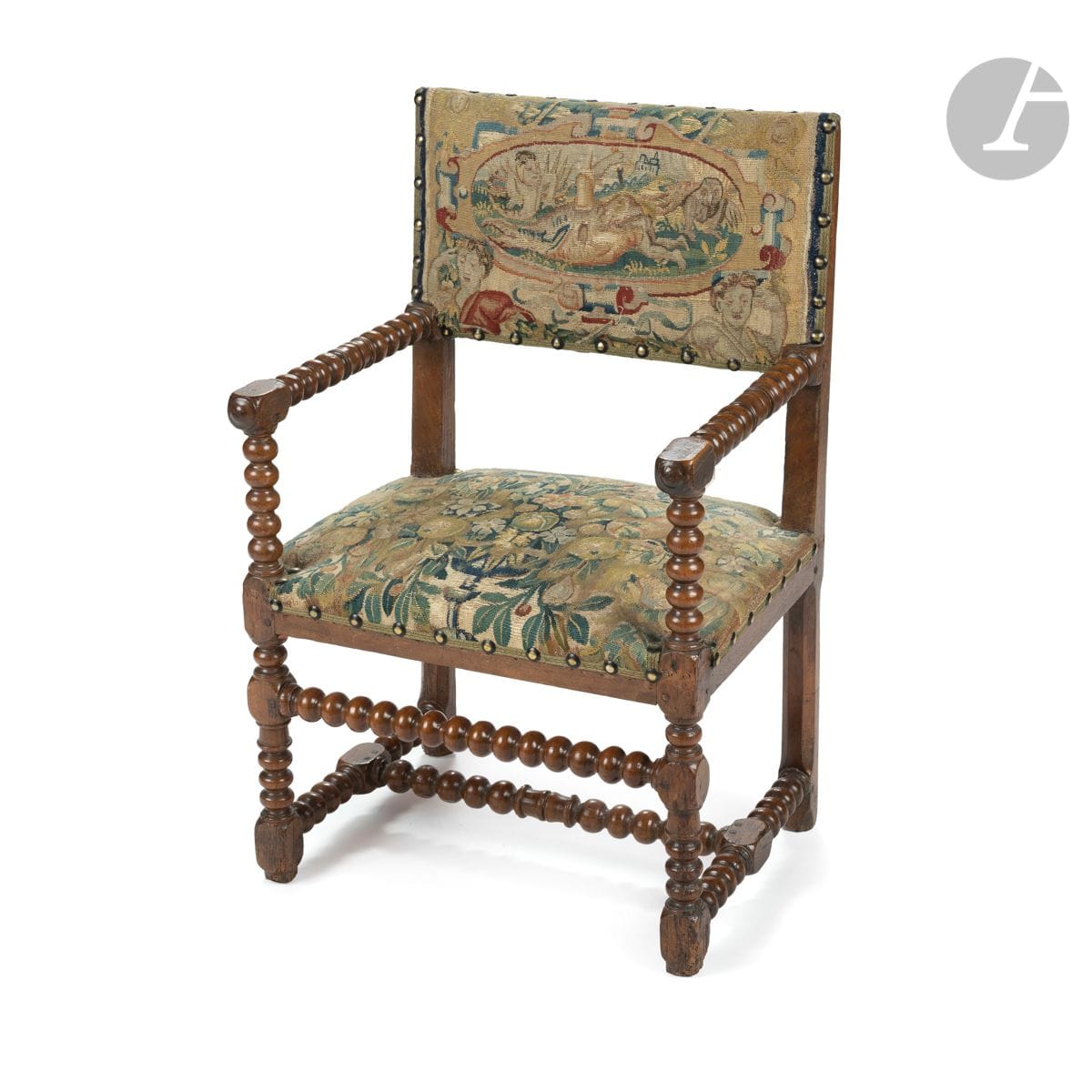 Chaise à bras en noyer, accotoirs et piètement en H tournés en chapelet.
XVIIe siècle
H : 85,5 cm, L : 52 cm, P : 44,5 cm
Tapisserie aux petits points.
(vermoulures, restaurations dans le piètement)