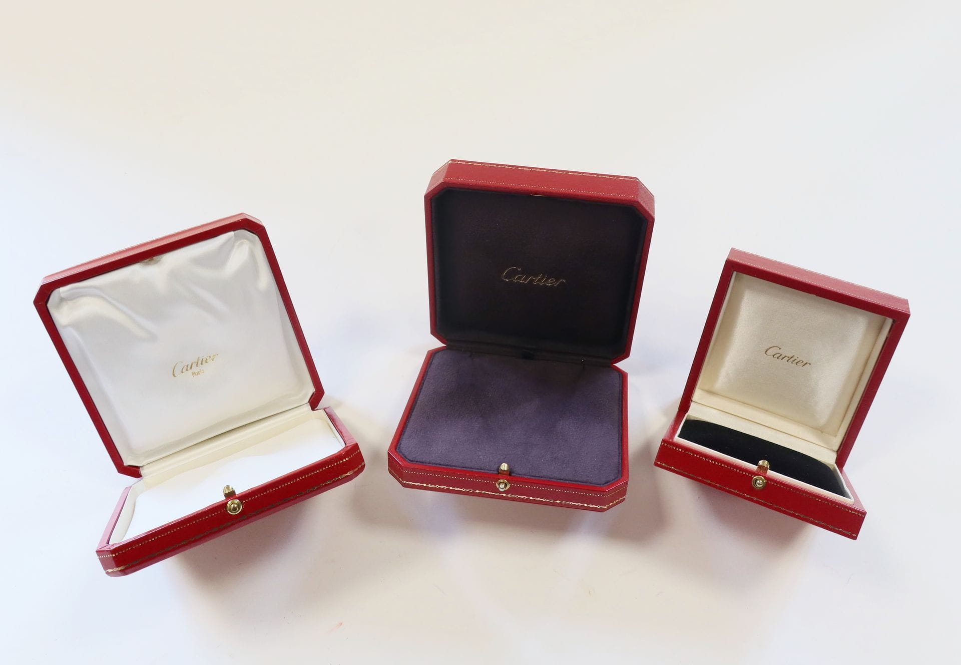 CARTIER. Lot de 5 écrins pour collier et bracelet (en l'état)