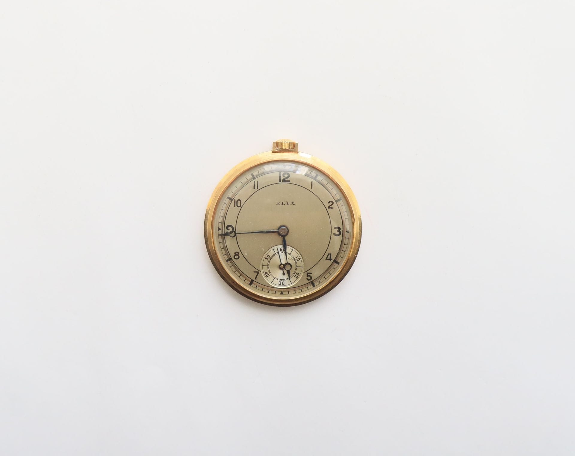ELIX

N° 36269

18K (750) gold pocket watch, painted dial, winding movement, missing the clasp.

Gross weight : 38,2 g