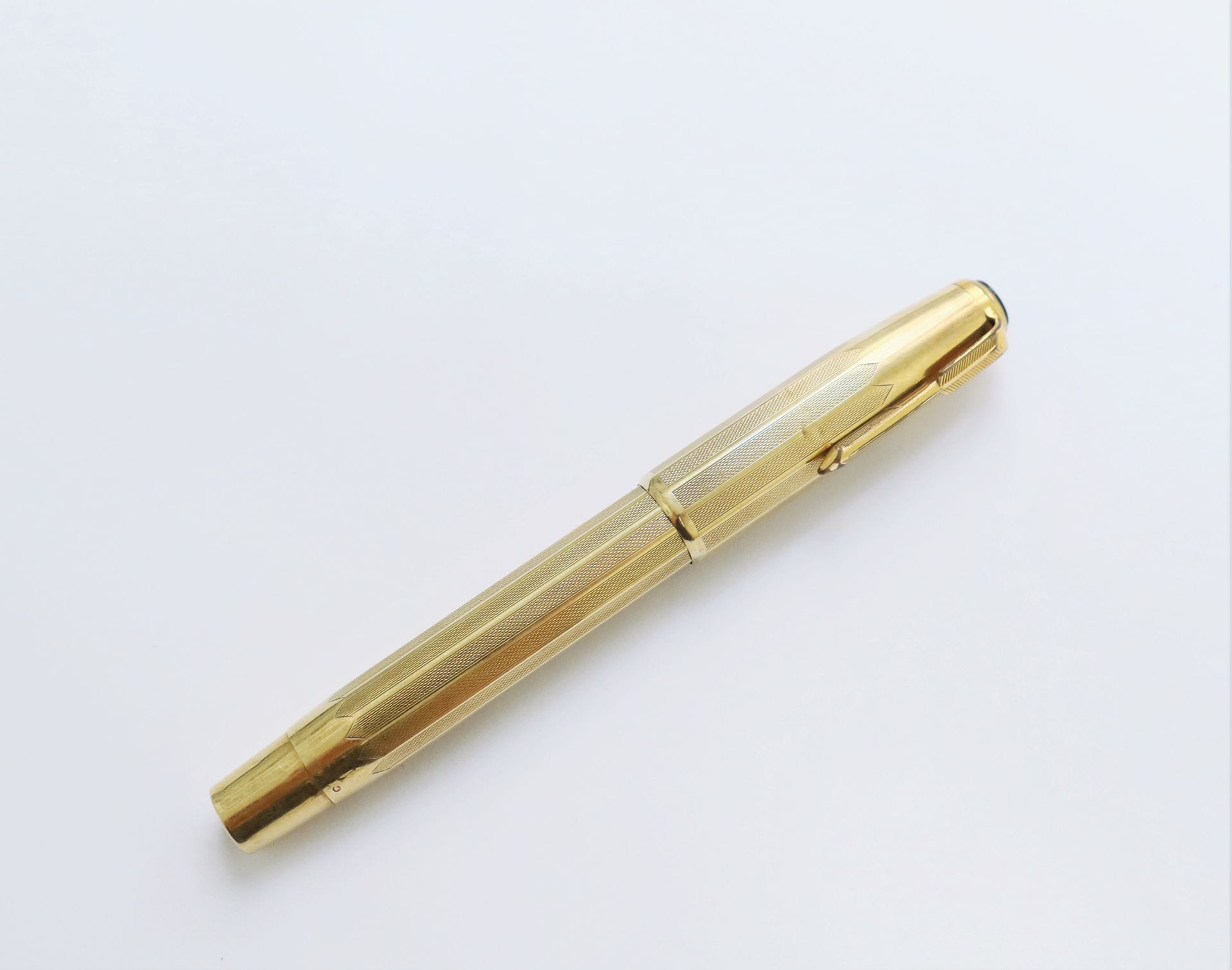 PARKER 

Stylo-plume en or 14K (585) et métal doré. Poids brut : 33,5 g