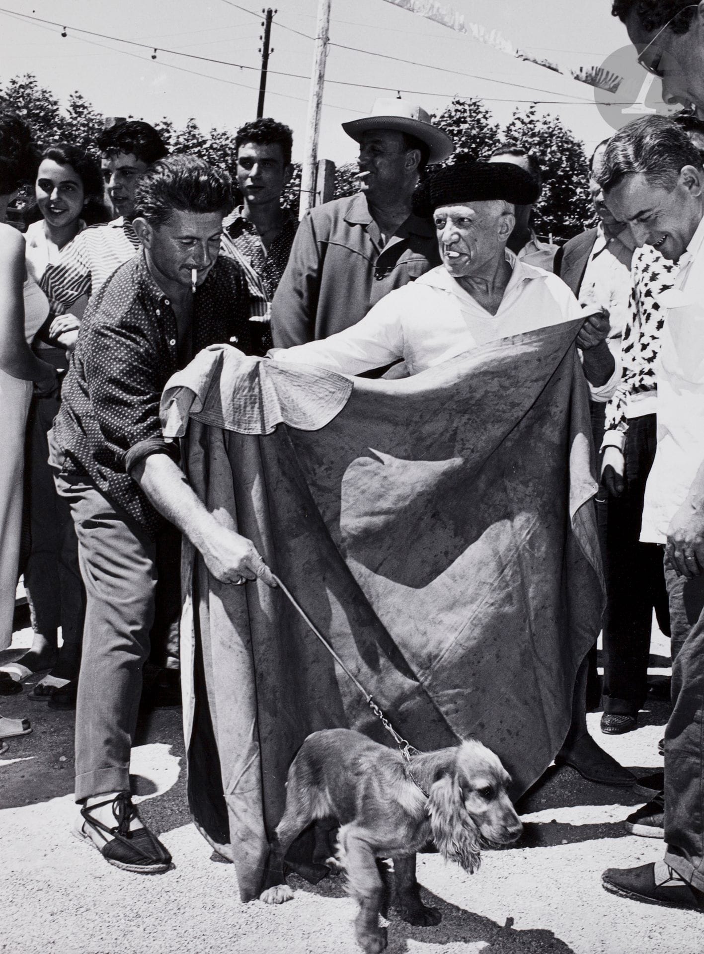 André Villers (1930 - 2016) 
Pablo Picasso et son fils Paulo. Vallauris, 1954. 
Épreuve argentique (c. 1980), signée à l’encre dans la marge inférieure à gauche. Tampon du photographe, signature, titre et date à l’encre au verso. 
Image : 36 x 26,5 cm 
Feuille : 40,5 x 30,5 cm

André Villers (1930-2016)
Pablo Picasso et son fils Paulo. Vallauris, 1954.
Gelatin silver print (c. 1980), signed in ink in the lower left margin. Photographer's stamp, signature, title and date in ink on verso.
Image: 36 x 26.5 cm
Paper: 40.5 x 30.5 cm