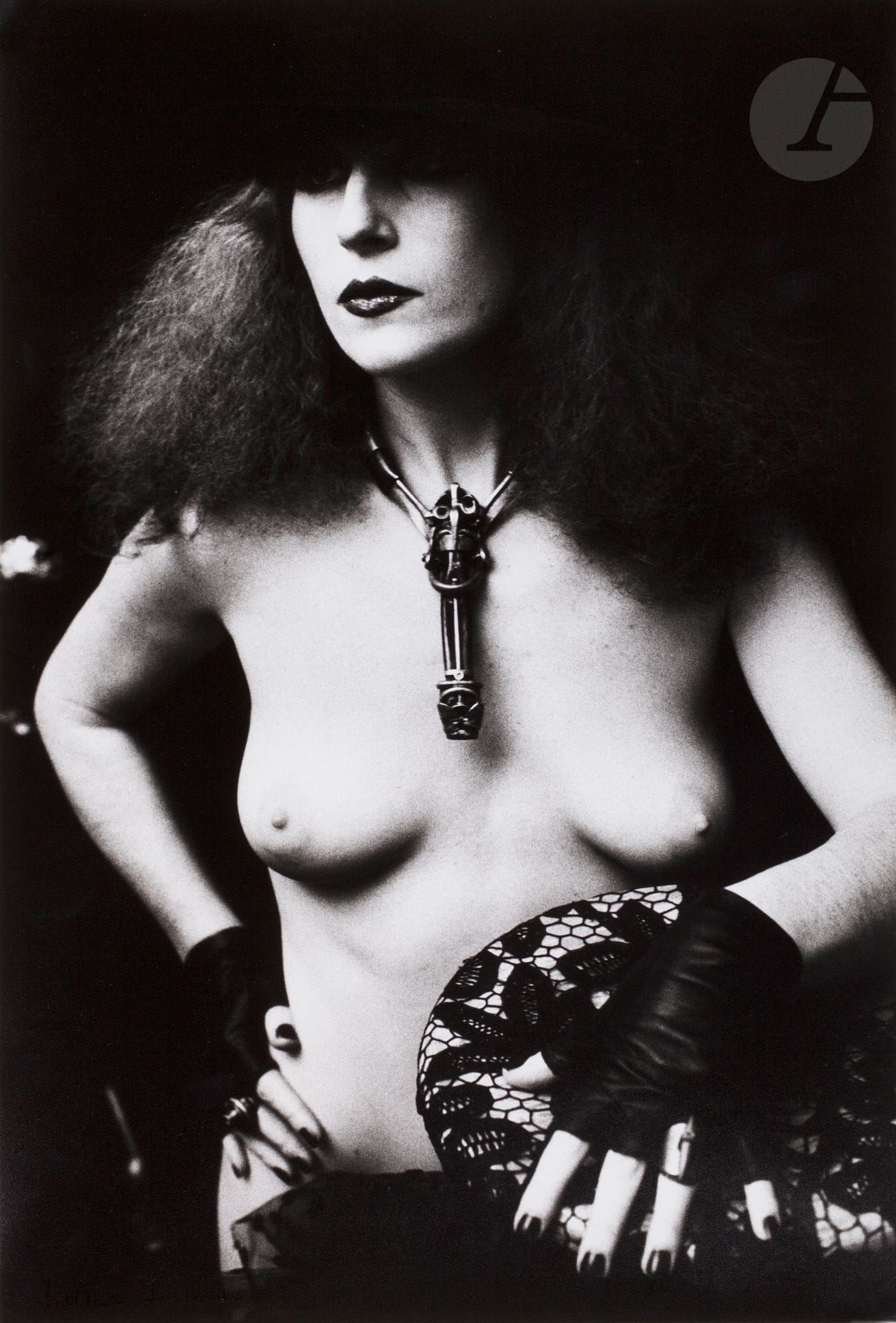 Irina Ionesco (1930) 
Nu féminin, c. 1980. 
Épreuve argentique d’époque, signée à l’encre en bas à gauche. 
39,5 x 26,8 cm

Irina Ionesco (1930)
Female nude, c. 1980.
Vintage gelatin silver print, signed in ink lower left corner.
39.5 x 26.8 cm
