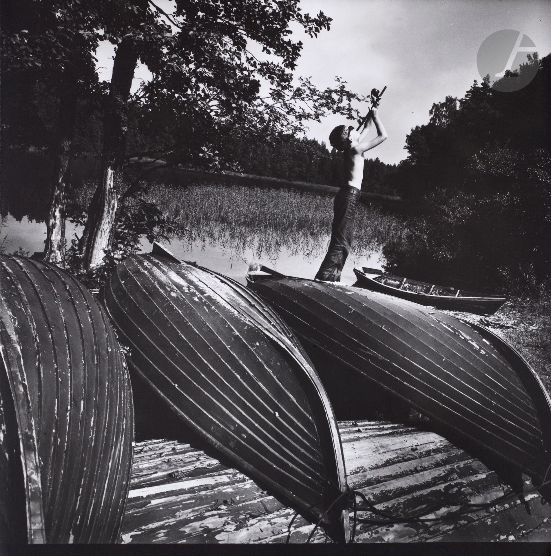 Antanas Sutkus (1939) 
Near Bebrusai lake. 
Bebrusai, 1975. 
Épreuve argentique d’époque, signée, titrée et datée au crayon au verso.  
30,7 x 29,5 cm

Antanas Sutkus (1939)
Near Bebrusai lake, Bebrusai, 1975.
Vintage gelatin silver print, signed, titled and dated in pencil on verso.
30.7 x 29.5 cm