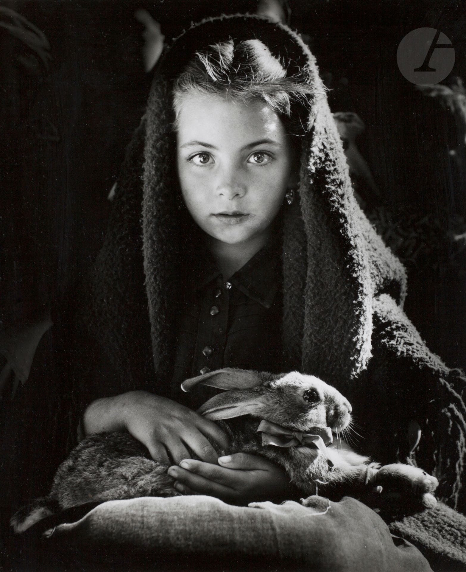 Jean Dieuzaide (1921 - 2003) 
Little girl with a rabbit. Nazaré, 1954. 
Silver print (2006). Dry stamp of the photographer in the lower right corner. Stamp "Photographed by Jean Dieuzaide", handwritten annotations, dates of shooting and printing in ink on the back. 
Image : 33,5 x 27,4 cm 
Leaf : 40 x 30 cm - frameJean

Dieuzaide (1921-2003)
Little girl with a rabbit. Nazaré, 1954
Gelatin silver print (2006)
.
Photographer's blind stamp in the lower right corner. Stamp "Photographed by Jean Dieuzaide", handwritten annotations, dates of shooting and printing in ink on verso.
Image: 33.5 x 27.4 cmPaper
: 40 x 30 cm - frame









