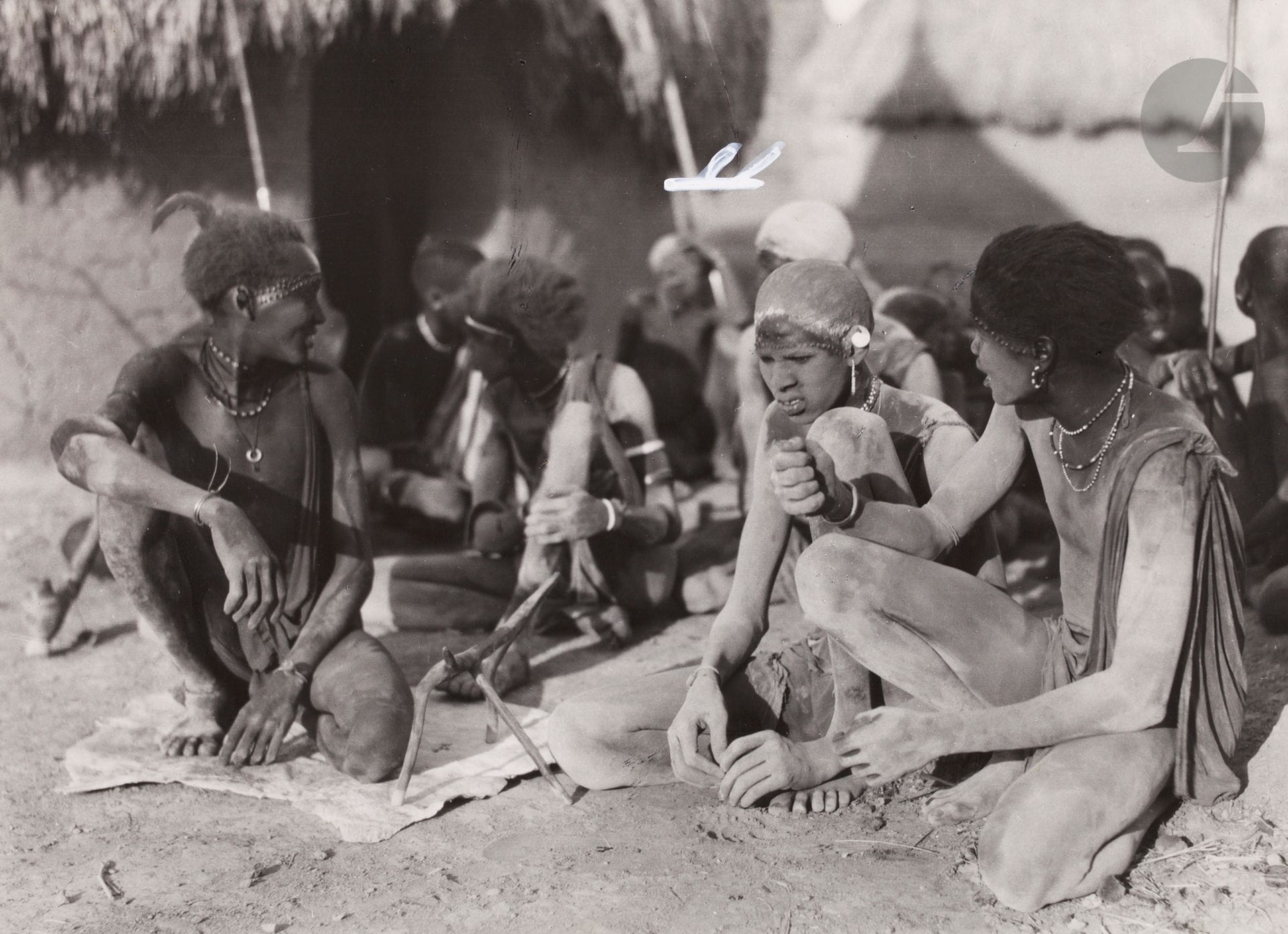 Hugo Bernatzik (1897 - 1953)  
Soudan. Peuple Shilluk, 1925 - 1927. 
Vie de village. Architecture traditionnelle. Figurines d’éléphants. Enfants shilluk. Pêcheur. Cérémonie funéraire. Rites funéraires shilluk. Forgerons. Artisanat. 
14 épreuves argentiques d’époque. Quelques rehauts et indications de recadrage sur certaines épreuves. Tampons du photographe « Copyright - Dr Hugo Adolf Bernatzik - Vienna - Austria » et « Copyright by H. A. Bernatzik - Wien, XIX., Steinfeldtg. 2. » et « Copyright by Dr. Hugo A. Bernatzik - Wien », indications de recadrage, numéros de négatifs, annotations manuscrites et légendes tapuscrites sur étiquettes contrecollées aux versos.  
Formats : de 14 x 14 à 14 x 19 cm

Hugo Bernatzik (1897-1953) 
Sudan. Shilluk people, 1925-1927.
Village life. Traditional architecture. Elephant figurines. Shilluk children. Fisherman. Funeral ceremony. Shilluk funeral rites. Blacksmiths. Craftsmanship.
14 vintage gelatin silver prints. A few highlights and cropping marks on some prints. Photographer's stamps "Copyright - Dr Hugo Adolf Bernatzik - Vienna - Austria" and "Copyright by H. A. Bernatzik - Wien, XIX., Steinfeldtg. 2. Bernatzik - Wien", cropping marks, negative numbers, handwritten annotations and typewritten captions on labels mounted on verso. 
Dimensions: from 14 x 14 to 14 x 19 cm
