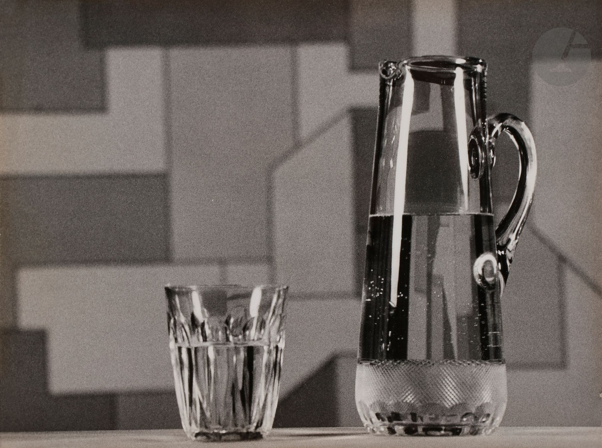 *Gaspar Gasparian (1899 - 1966) 
Um Copo d’Agua [verre d’eau], 1956. 
Épreuve argentique d’époque. Tampon « Foto - por - Gaspar Gasparian » au verso. 
29,3 x 39,8 cm

Gaspar Gasparian (1899-1966)
Um Copo d'Agua [glass of Water], 1956.
Vintage gelatin silver print, stamped "Foto por Gaspar Gasparian" on verso.
29.3 x 39.8 cm