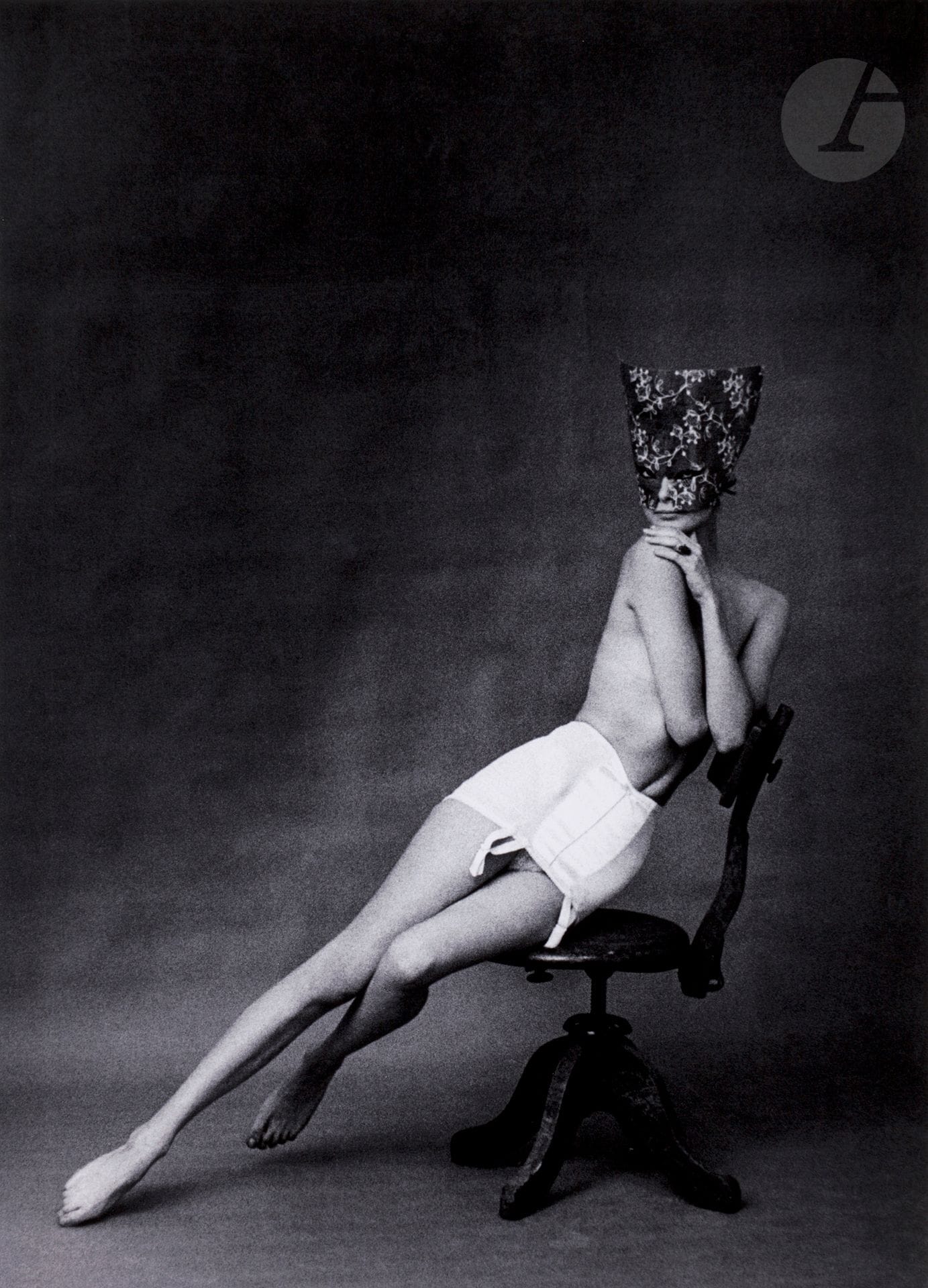 Frank Horvat (1928 - 2020) 
Ad for Chantelle lingerie. Paris, 1958.  
Épreuve pigmentaire (2012), signée et numérotée à 30 exemplaires à l’encre dans la marge inférieure. Signature du photographe, titre, dates de prise de vue et de tirage, annotations manuscrites « printed by myself » au verso.  
Image : 50 x 36 cm 
Feuille : 59 x 42 cm

Frank Horvat (1928-2020)
Ad for Chantelle lingerie. Paris, 1958. 
Pigment print (2012), signed and numbered in ink in the lower margin. Edition of 30. Photographer's signature, title, dates of shooting and printing, handwritten annotations "printed by myself" on verso. 
Image: 50 x 36 cm
Paper: 59 x 42 cm