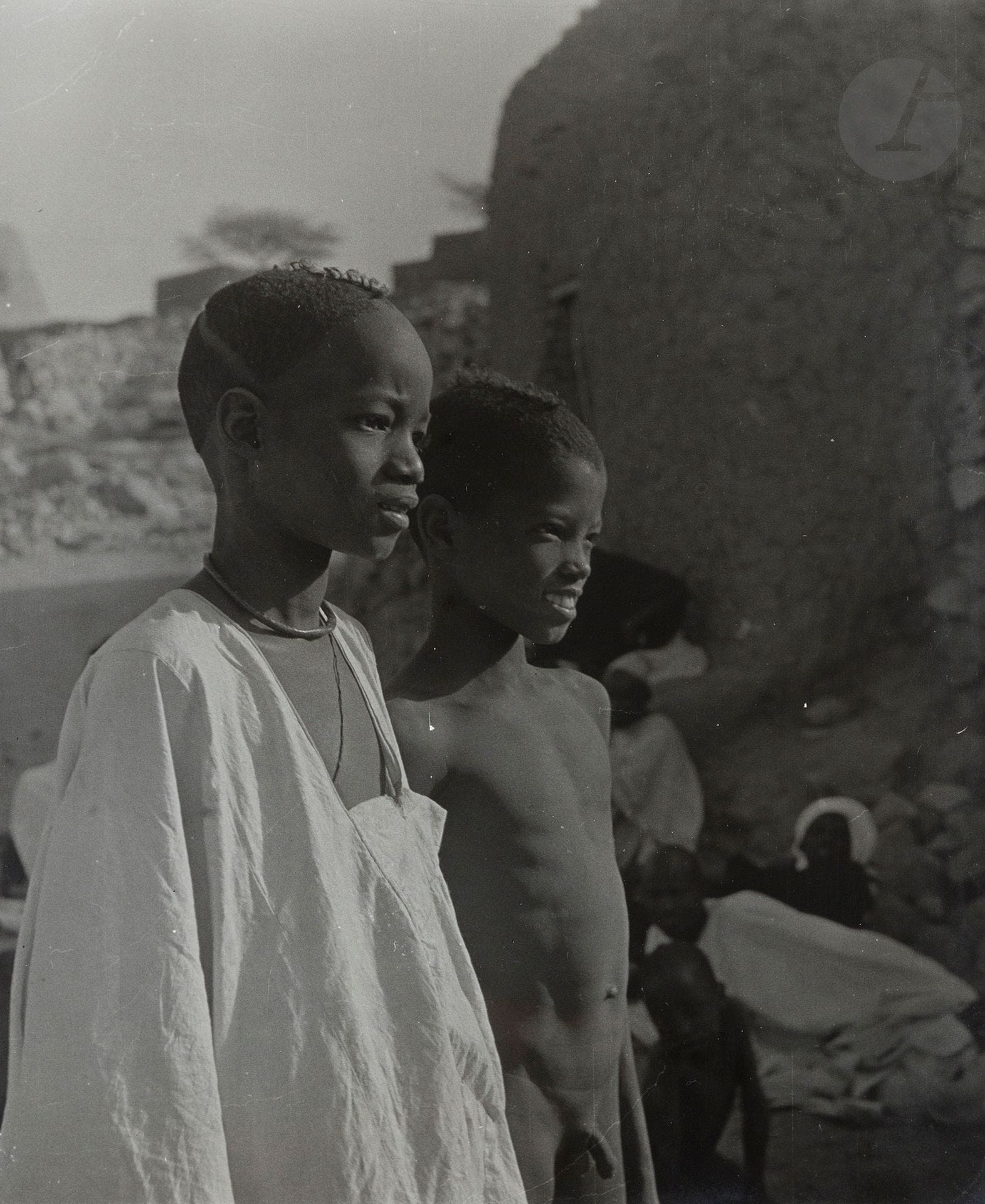 Pierre Verger (1902 - 1996)  
Soudan, 1935 - 1936. 
Gao. Bourem. Hombori.  
Cinq (5) épreuves argentiques d’époque. Tampon « Photo Pierre Verger » et annotations manuscrites aux versos.  
Format moyen : 24 x 30 cm - cadres

Pierre Verger (1902-1996) 
Sudan, 1935-1936.
Gao. Bourem. Hombori. 
Five vintage gelatin silver prints. Stamp "Photo Pierre Verger" and handwritten annotations on verso. 
Dimensions : 24 x 30 cm 
Frames
