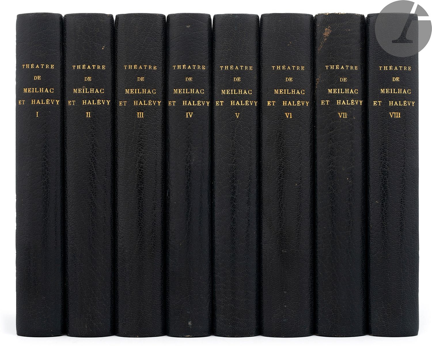 MEILHAC (Henri) - HALÉVY (Ludovic).
Théâtre.
Paris : Calmann Lévy, [1899-1902]. — 8 volumes in-18, 184 x 119. Bradel demi-maroquin bleu à coins, dos lisse, non rogné, couverture et dos conservés (Carayon).

Première édition collective.
UN DES 25 EXEMPLAIRES SUR PAPIER DE CHINE (n° 15), seul grand papier avec 50 sur Hollande.
Bel exemplaire relié par Carayon.
Rousseurs éparses.
