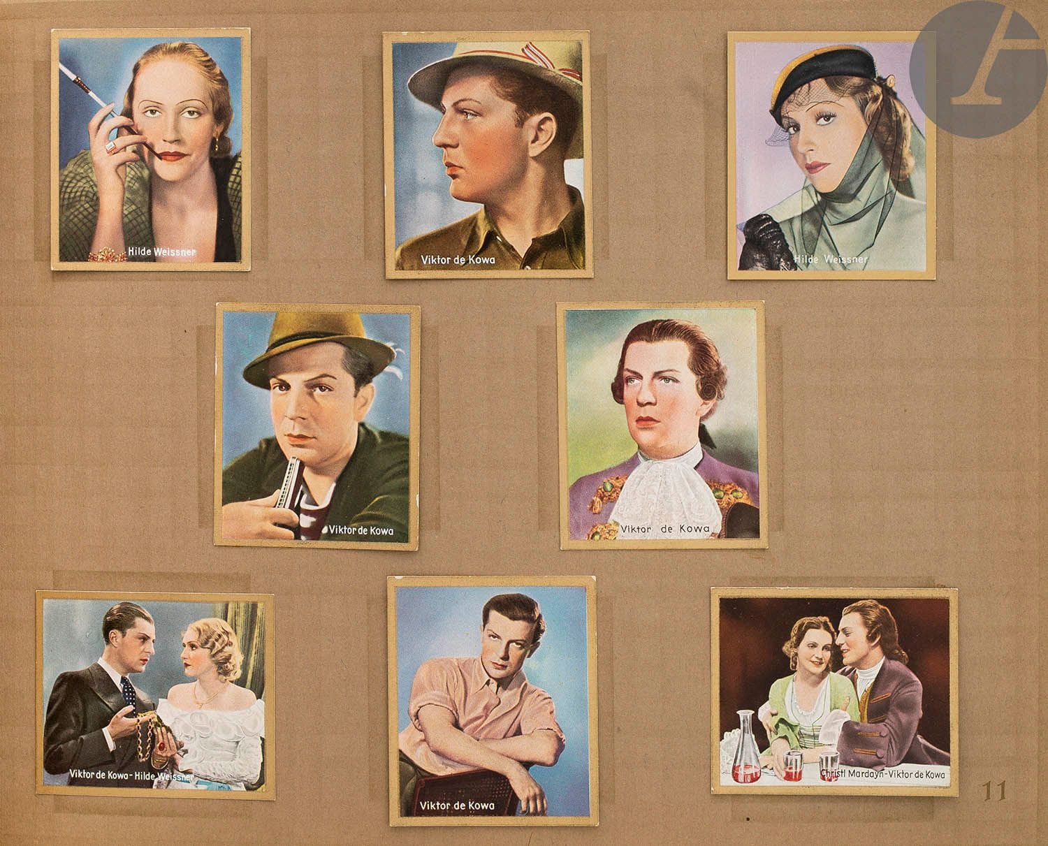 [CINÉMA].
Moderne Schönheits Galerie. Berlin : Kur Mark cigaretten, [vers 1935]. — 2 albums in-4 carré, 312 x 291 : (2 ff.), 4 pp. ; (2 ff.), 34 pp., cartonnage illustré de l’éditeur.
[Joints] :
Bunte Filmbilder. II. folge. S.l. : Ross, vers 1935. — In-4, 310 x 230 : (3 ff.), 32 pp., couverture illustrée d’une photographie de Greta Garbo. Broché.
Bunte Film Bilder. Album 7. S.l., vers 1935. — In-4 oblong, 225 x 318 : (1 f.), 35 pp. Cartonnage illustré de l’éditeur.
Bunte Film Bilder. Drede : Gigaretten-Bilderdienst, 1936. — In-4, 310 x 230 : (4 ff.), 36 pp., (1 f. blanc), 4 planches, couverture illustrée. Broché.
Constantin n° 23. Gold film bilder. Album 2. Dresde, [vers 1935]. — In-4 oblong, 224 x 305 : (1 f.), 35 pp., 4 planches. Cartonnage souple de l’éditeur.
Salem. Gold film bilder. Album 1. Dresde, [vers 1935]. — In-4 oblong, 224 x 310 : 23 pp., 4 planches. Cartonnage souple de l’éditeur.
An album of film stars - An album of film stars. Second series. 
S.l. : John Player and Sons, [vers 1935]. — 2 albums in-8 oblong, 127 x 185 : (8 ff.), couverture imprimée ; (8 ff.), couverture illustrée. Agrafés.

ENSEMBLE DE 9 ALBUMS D’ÉTIQUETTES DE CIGARETTE À L’EFFIGIE DES STARS DE CINÉMA DES ANNÉES 30.

- Les deux albums intitulés Moderne Schönheits Galerie ont été publiés vers 1935 par la marque allemande de cigarettes Kur Mark. Ils proposent au total 600 portraits en couleurs d’acteurs et d’actrices européens et américains, de format 60 x 50 mm, chacun présenté en médaillon dans un joli cadre gaufré, à chaque fois différent. Parmi les célébrités représentées figurent Lilian Harvey, Marta Eggertg, Greta Garbo, Marlène Dietrich, Edwige Feuillère, etc.
Défauts d’usage aux cartonnages. Les coins du premier plat du premier album ont été renforcés postérieurement avec du papier bleu. Les doublures de ce même album ont été refaites. Très bon état intérieur.

- Les albums allemands intitulés Bunte Filmbilder comprennent 250 photographies de stars en noir et blanc pour le premier, chacune dans un encadrement Art-Déco en couleurs, 275 portraits en couleurs pour le second et 250 portraits en noir et blanc pour celui de 1936. Les deux premiers sont les albums 2 et 7 provenant d’une série dont nous ignorons le nombre. Le dernier ne porte pas de numéro. Les étiquettes comprises dans l’album 2 sont de deux formats différents, un grand de 72 x 58 mm, et un petit allongé de 60 x 33 mm. On pouvait trouver les plus grandes étiquettes dans les paquets de 10 cigarettes, alors que les petites figuraient dans les paquets de 4. Les 275 portraits de l’autre album sont dans un même format de 62 x 52 mm. Ils comportent chacun une bordure dorée. L’album de 1936 comporte des portraits de deux formats différents, de 72 x 57 et de 60 x 32 mm, et 3 photographies de films hors texte. Les stars représentées sont internationales mais on y trouve cependant une majorité de personnalités allemandes.

Le dos et les plats de l’album 7 sont décolorés.

Les albums Constantin et Salem ont été faits sur le même modèle, chacun comprenant 4 planches en couleurs reproduisant 4 scènes de films des années 30. Le premier comprend 270 photographies de stars internationales en couleurs, de 60 x 40 mm, collées dans un cadre noir strié sur 35 pages. Le second compte 180 photographies en coleurs de stars internationales, dans le même format que celles de l’album Constantin et collées dans des cadres également identiques mais en brun, réparties sur 23 pages.

Exemplaires très bien conservés.

- Les 2 autres albums, intitulés An album of film stars, ont été publiés à la même époque que les précédents par la marque de cigarette anglaise John Player & sons. Ils contiennent en tout 100 portraits d’acteurs et d’actrices de cinéma, soit 50 par album, d’un format allongé de 68 x 36 mm, collés dans un encadrement imprimé en orange. Chaque portrait comporte une courte biographie de la star représentée. On y trouve Richard Allen, George Arliss, Warner Baxter, Joan Bennett, Madeleine Carrol, Gary Cooper, Bette Davis, Marlène Dietrich, Clark Gable, Greta Garbo, Katherine Hepburn, John Boles, Maurice Chevalier, Gary Grant, etc.

Couvertures poussiéreuses et piquées par endroits. Quelques rousseurs à l’intérieur.

On joint :
- KALBUS (Oskar). Vom Werden deutscher filmkunst. 2. Teil : Der Tonfilm. Hambourg : Cigaretten-Bilderdienst, 1935. — In-4, broché.
Second volume de cet ouvrage sur le cinéma allemand, illustré de nombreuses photographies d’acteurs et de scènes de films.
