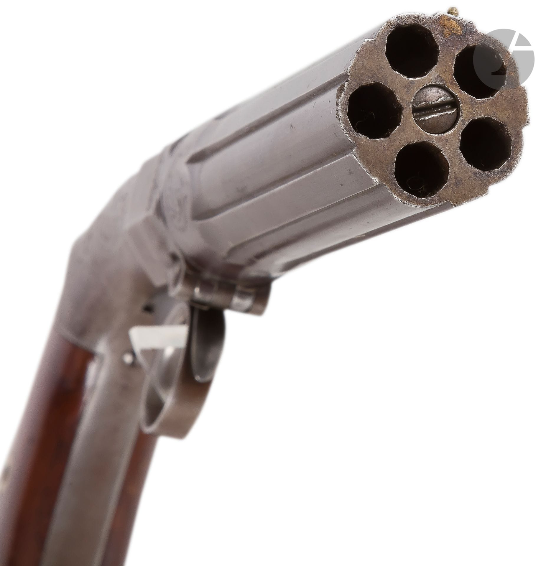 Robbins & Lawrence Co.
5-shot
pepperbox revolver
, .32 caliber,
5-barrel round, hollowed-out, smooth bore, marked "Robbins & Lawrence Co Windsor. Vt Patent 1849".
Downward swinging barrels. Ring trigger. Inner hammer.
Rounded frame, engraved with foliate scrolls.
Plates of stick in drowning varnished.
Length: 23 cm
. Beautiful patina
.
 
N° 62**









