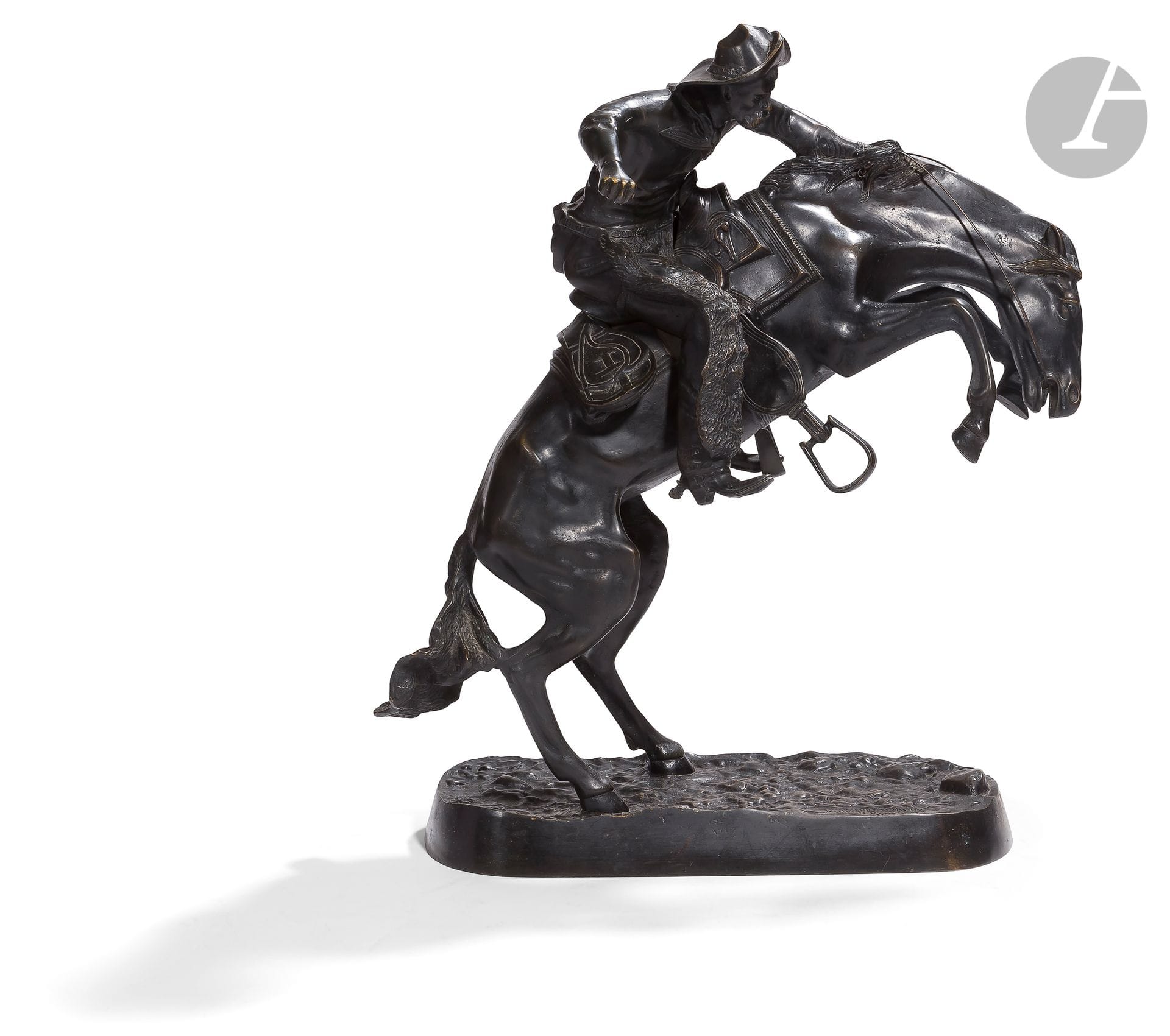 Fréderic REMINGTON, d’après. 
Cowboy au rodéo
Grand sujet en bronze patiné. 
Hauteur : 52 x 33 x 17 cm
B.E. Réédition.

