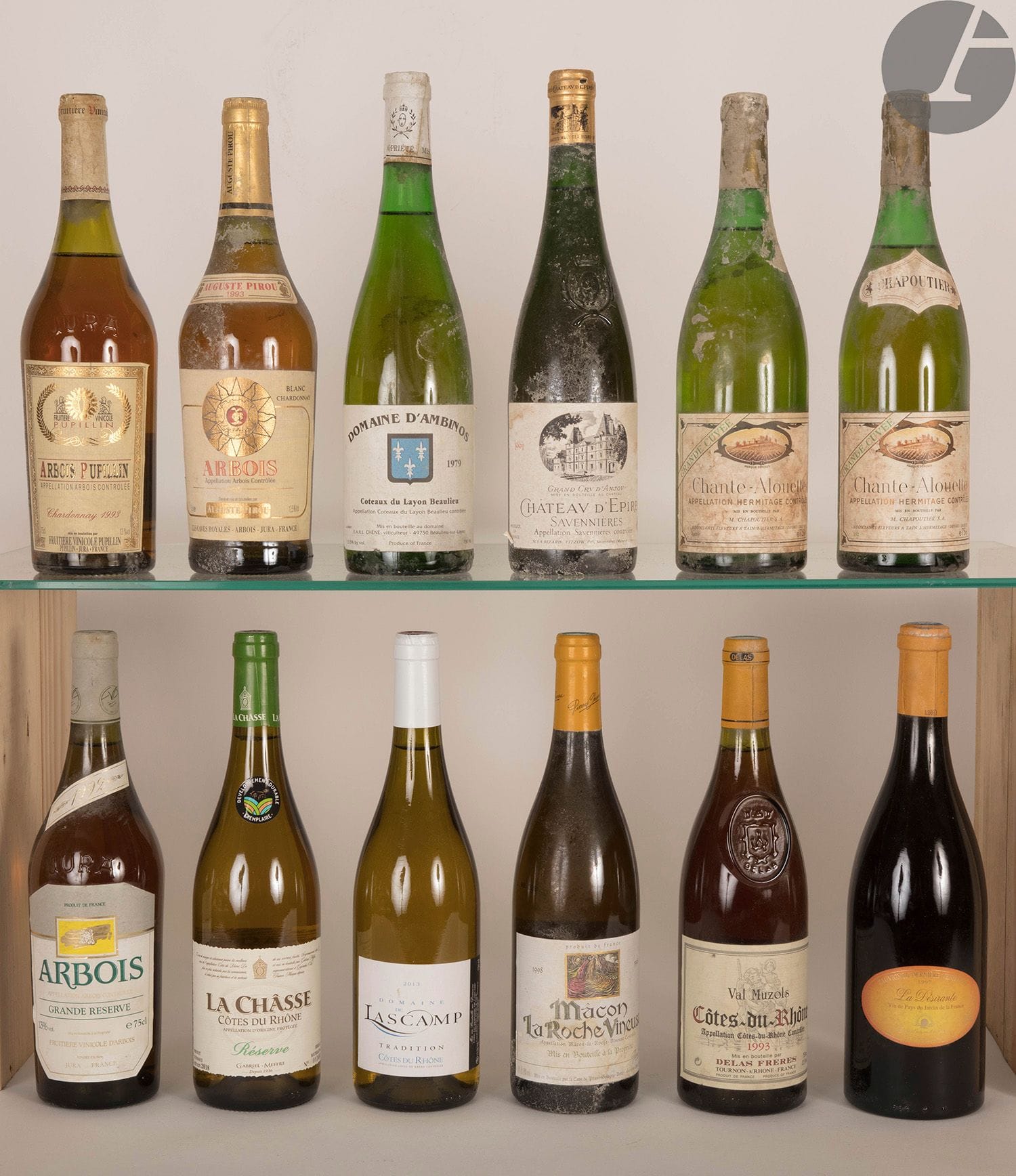 1 B SAVENNIÈRES (e.t.h ; c.l.a.), Château d'Epiré, 1991
1 B COTEAUX DU LAYON BEAULIEU (3 cm ; e.t.h ; c.s.), Domaine d'Ambinos, 1979
2 B HERMITAGE CHANTE ALOUETTE GRANDE CUVÉE (1 à 3,5 cm ; e.a ; c.s.), Chapoutier, NM
1 B VIN DE PAYS DU JARDIN DE LA FRANCE SAUVIGNON DERNIÈRE VENDANGE, La Désirante, 1997
1 B ARBOIS GRANDE RÉSERVE, Fruitière d'Arbois, 1992
1 B ARBOIS CHARDONNAY (e.l.s.), Auguste Pirou, 1993
1 B ARBOIS PUPILLIN CHARDONNAY (3 cm ; e.l.s ; c.s.), Fruitière de Pupillin, 1993
1 B CÔTES DU RHÔNE VAL MUZOLS Blanc, Delas Frère, 1993
1 B CÔTES DU RHÔNE TRADITION Blanc, Domaine de Lascamp, 2013
1 B CÔTES DU RHÔNE RÉSERVE LA CHASSE Blanc (e.l.a.), Gabriel Meffre, 2018
1 B MACON LA ROCHE VINEUSE Blanc (e.t.h.), Cave de Prissé, 1998