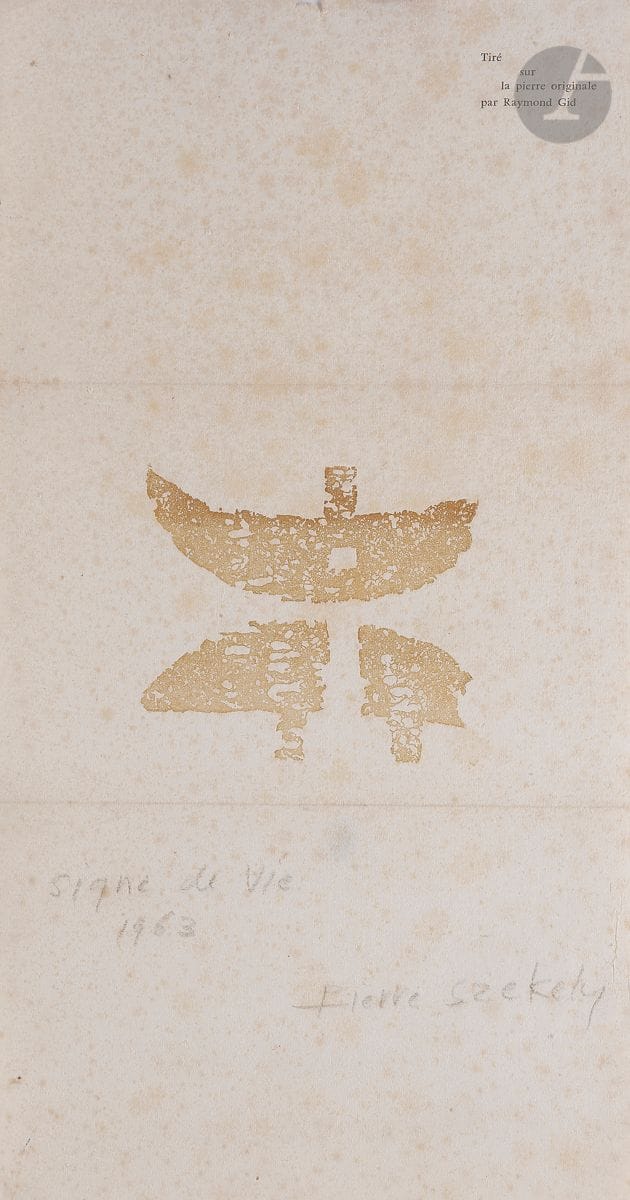 Pierre Székely (hongrois, 1923-2001)
Signe de vie. 1963. 
Estampe (impression sur pierre). 
Très belle épreuve tirée en bronze doré sur papier mince cotonneux, avec la mention imprimée : « Tiré sur pierre originale par Raymond Gid », titrée, datée et signée au crayon. Toutes marges. 
Deux plis horizontaux médians de part et d’autre du sujet (la feuille ayant été rempliée). Rousseurs claires éparses. Petit arrachement au centre en tête du feuillet. 
42,5 x 22 cm.