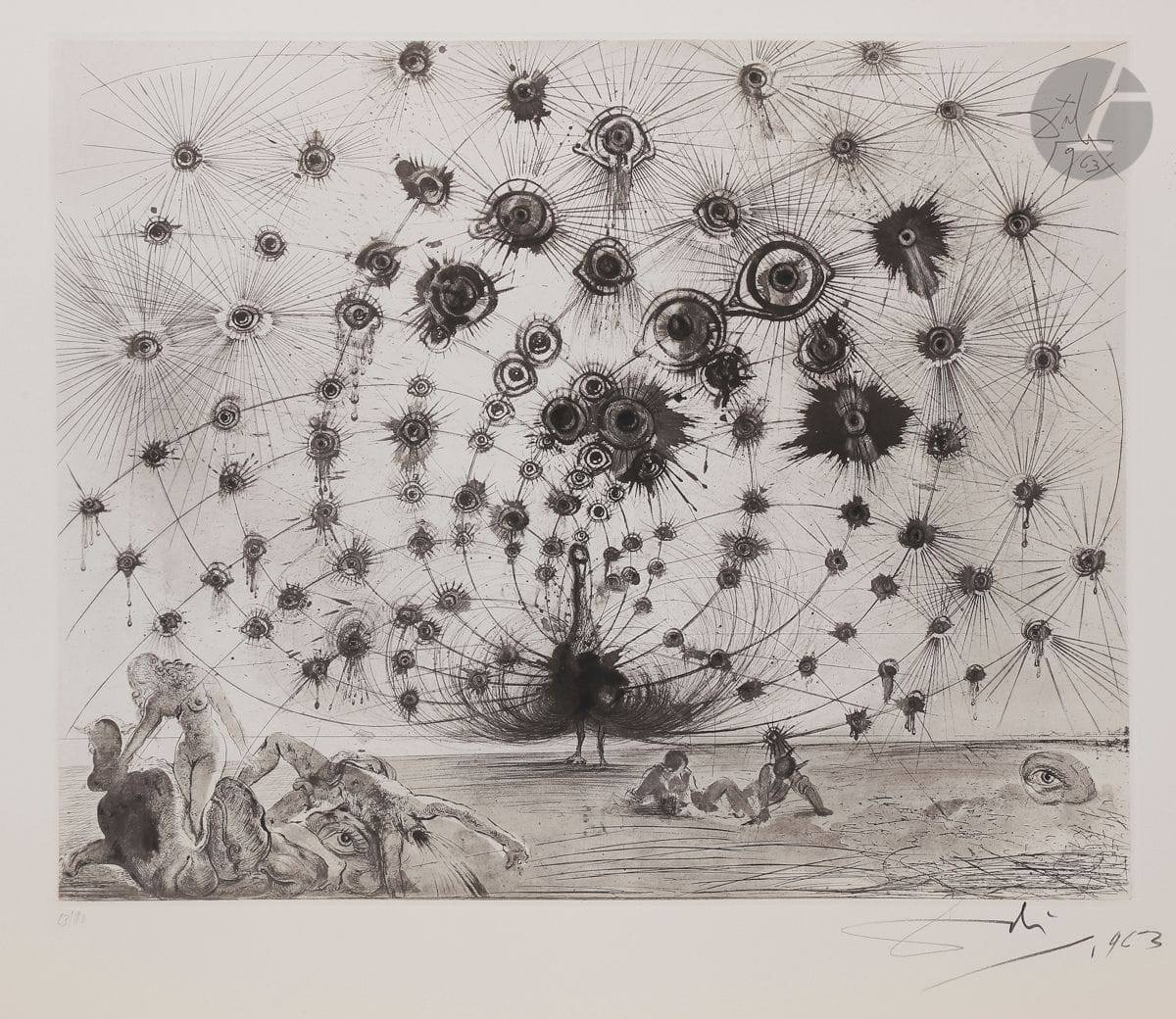 Salvador Dalí (1904-1989)
Argus. (Mythologie, pl. 1). 1963-1965.
Héliogravure et pointe sèche. 
Très belle épreuve sur vélin filigrané « Arches », numérotée, signée et datée au crayon. Toutes marges. Tirage à 150 épreuves. Argillet éd.
Trace claire d’oxydation aux bords du feuillet. Deux infimes taches en marge inférieure. 
56,5 x 75,5 cm.
Réf. : Michler et Löpsinger 116.