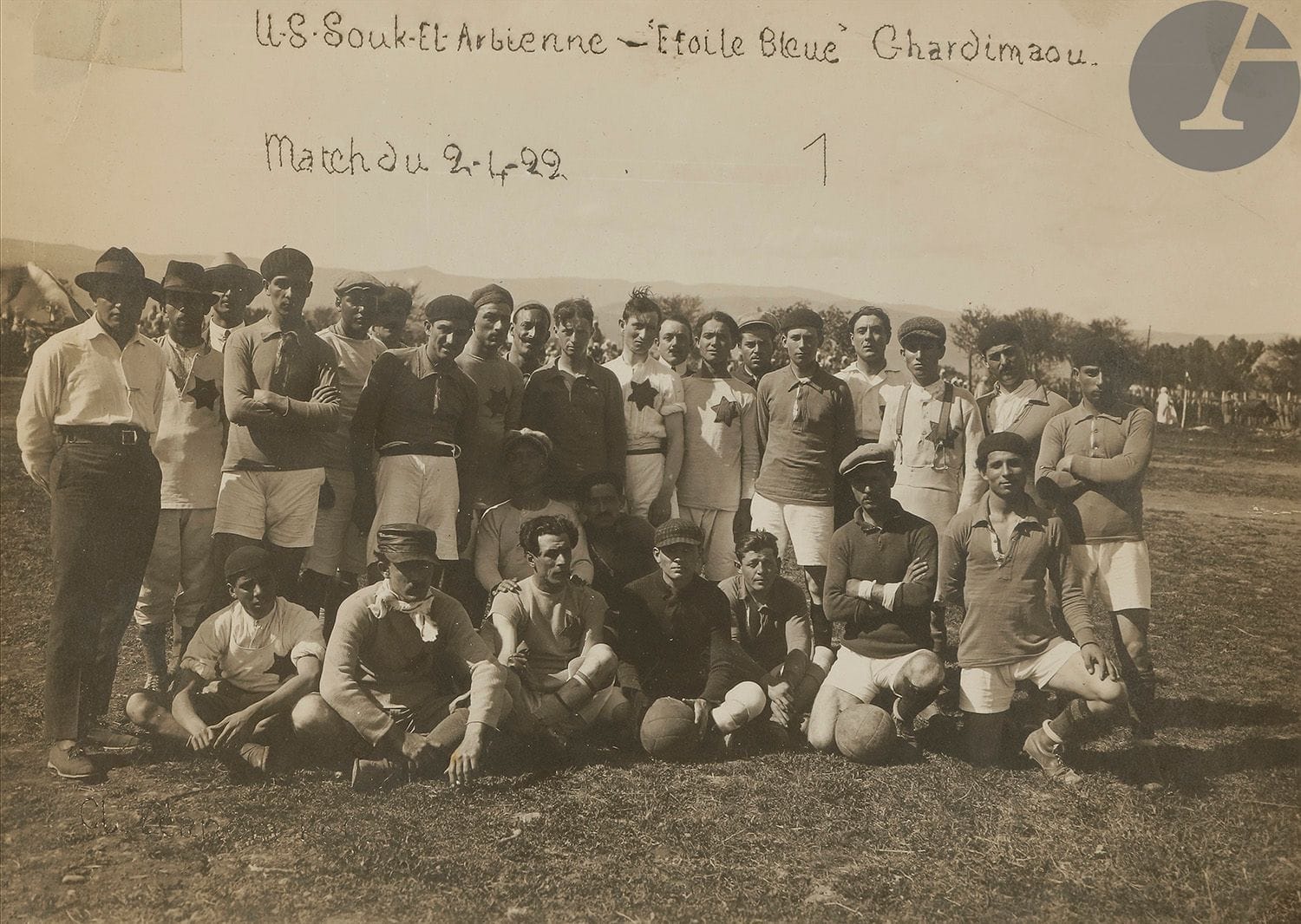 
[PHOTOGRAPHIE]



Album photographique de la famille Assous.



Plus de 110 photographies datées des années 1910 jusqu’aux années 1980 qui permettent de se représenter la vie d’une famille juive de Tunisie sur plusieurs générations.

Dont quelques photos du club de l’US Souk El Arbienne,  (ville de Souk El Arba, nommée Jendouba à partir de 1966)

Formats divers.









Mots clés :



judaïca, juif, juive, hébreux, rabbins, jewish, torah, hebrew, hebraica, judaisme, synagogue, sionisme, pessah, pessach, haggada, haggadah, hagada, hagadah, passover, menora, menorah, hannuka, hannuca, hannoucca, hanouccah, torah, juden, israélite, Israël, antisemitism, antisémitisme, dreyfus, meguila, sepharade, sefarad, ketouba
