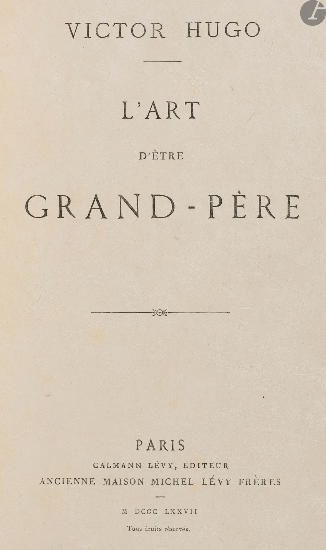 HUGO (Victor).
L’Art d’être grand-père.
Paris : Calmann Lévy, 1877. — In-8, 225 x 152 : (4 ff. 2 derniers blancs), 323 pp. Maroquin brun janséniste, dos à nerfs, dentelle dorée intérieure, tête dorée, non rogné (R. Petit).
Édition originale de ce recueil de 69 poèmes répartis dans 18 sections.
« L’Art d’être grand-père est un livre majeur par son ampleur, sa diversité, son architecture et l’entrelacement de ses thèmes, mais souvent ignoré du fait d’un titre réducteur qui suggère une succession de « recettes » pour séduire et amadouer les petits-enfants. Il s’agit en fait, comme toujours chez Victor Hugo, d’une somme qui se développe infiniment, et déborde sans cesse le cadre initial. Si le grand-père Hugo parle bien à ses petits-enfants et se réapproprie en leur nom le territoire de l’enfance (y compris l’apprentissage de la langue, les refrains et les chansons), l’œuvre ne ressemble en rien à une suite d’enfantillages. Et c’est sans doute le message principal de ce recueil : la poésie destinée aux enfants se doit d’être de la poésie pour tous, avec sa part d’obscurité, son emportement, voire son érudition » (Arguments des éditions Gallimard pour l’édition du texte parue en 2002 dans la collection Poésie/Gallimard et publiée par Pierre Albouy).
UN DES 8 EXEMPLAIRES SUR PAPIER DU JAPON, plus petit tirage sur grand papier.
Celui-ci est enrichi d’un envoi autographe de l’auteur, adressé à Paul Dalloz (1829-1887) :
A M. Paul Dalloz // Victor Hugo
Cet envoi est suivi d’un quatrain autographe signé, extrait du second poème du recueil (p. 8) :
…………
Dans ce néant qui mord, dans ce chaos qui ment, // Ce que l’homme finit par voir distinctement, // C’est, par dessus nos deuils, nos chutes, nos descentes, // La souveraineté des choses innocentes. // V.H.
Paul Dalloz était un patron de presse, l’un des deux directeurs du Moniteur universel, le créateur du Petit moniteur et le propriétaire de La Petite Presse. Il était le fils du jurisconsulte Désiré Dalloz et le frère de l’homme politique Édouard Dalloz.
Exemplaire très bien conservé, aux prestigieuses provenances, ayant successivement appartenu au docteur Lucien-Graux, à Pierre Berès et à Marcel de Merre.
Provenance : Paul Dalloz, avec envoi autographe. – Docteur Lucien-Graux, avec ex-libris (IV, 1957, n° 52). – Pierre Berès, avec ex-libris. – Marcel de Merre, avec ex-libris (vente 5 juin 2007, n° 175). – Ex-libris M.D.