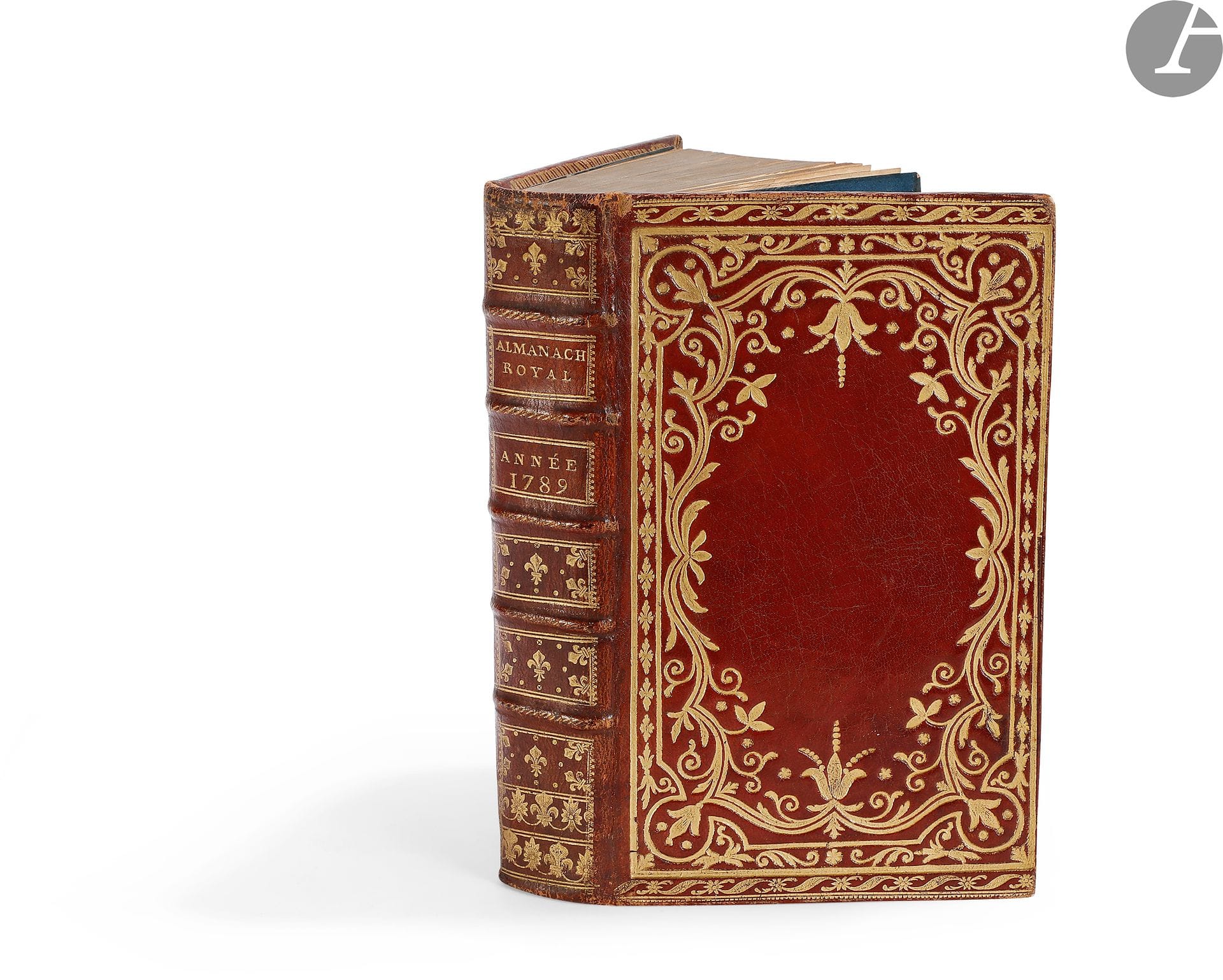 [ALMANACH].
Almanach royal, année commune M. DCC. LXXXIX.
Paris : veuve d’Houry et Debure, [1789]. — In-8, 199 x 125 : 714 pp., (1 f. blanc). Maroquin rouge, plaque dorée en encadrement sur les plats, dos à nerfs orné, roulette dorée intérieure, tranches dorées (reliure de l’époque).
Bel exemplaire décoré d’une plaque de Pierre-Paul Dubuisson (17..-vers 1762), décrite par Rahir sous le n° 184-k (Livres dans de riches reliures, Paris 1910).
Quelques minimes frottements d’usage sinon exemplaire très bien conservé.