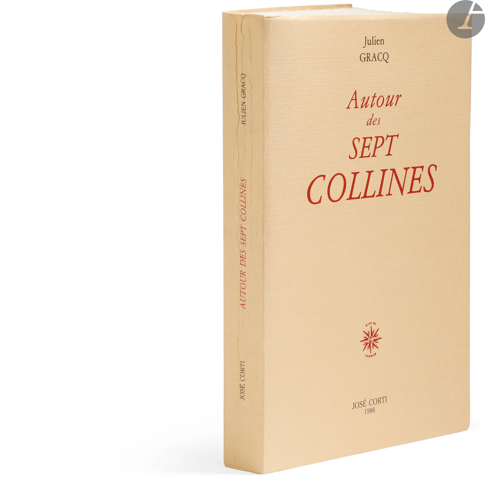GRACQ (Julien).
Autour des sept collines.
Paris : José Corti, 1988. — In-12, 185 x 115 : 147 pp., (2 ff.), couverture imprimée. Broché.
Édition originale de ce recueil d’essais et de notes de lecture de Julien Gracq, à propos de la ville de Rome.
Un des 150 exemplaires sur vélin d’Arches, numérotés et paraphés par l’éditeur, seul tirage sur grand papier avec quelques exemplaires hors commerce.
Exemplaire parfaitement conservé, presqu’entièrement non coupé.
