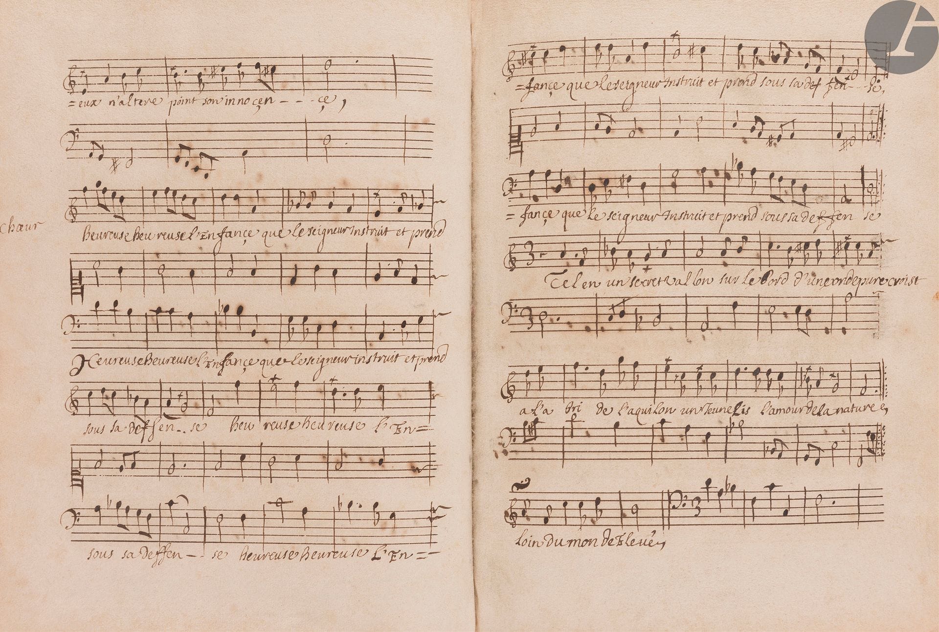 [MUSIQUE]. [SAINT-CYR]. [RACINE (Jean)]. 
Recueil de musique notée : airs chantés extraits de la pièce Athalie (intermèdes musicaux).
En français, manuscrit sur papier.
France, début du XVIIIe siècle (après 1691).

17 ff., précédés de 3 ff. de gardes de papier, écriture cursive à l’encre brune, portées de 5 lignes tracées à l’encre brune, 8 portées par page. Reliure de plein veau brun moucheté, dos à 5 nerfs cloisonné et fleuronné, simple filet à froid en encadrement sur les plats, avec au centre des plats les armes dorées de Saint-Cyr dans un ovale, gardes et contregardes de papier marbré peigné, tranches mouchetées.
Dimensions : 255 x 195 mm
Ce manuscrit contient des partitions de musique notée, introduite par une « Ouverture » (ff. 1-2v), suivi du premier chant : « O bienheureux mille fois l’enfant que le seigneur aime… ». Ces textes sont extraits de la dernière pièce de Jean Racine, Athalie, commandée par Madame de Maintenon pour les demoiselles de Saint-Cyr. La mise en musique des chœurs fut confiée à nouveau à Jean-Baptiste Moreau qui avait déjà écrit celle d’Esther.
Tragédie biblique en cinq actes de Jean Racine, Athalie fut jouée pour la première fois à Saint-Cyr, en présence du roi et du Grand Dauphin, le 5 janvier 1691. Il s’agissait de « représentations privées » sans décors, ni costumes, les pensionnaires de Saint-Cyr portant leur strict uniforme noir. On relève dans le Journal de Dangeau : « Vendredi 5, à Versailles. Le roi et Monseigneur allèrent l’après-dînée à Saint-Cyr, où il y eut une répétition d’Athalie avec la musique. Au retour, le roi alla chez madame de Maintenon à son ordinaire, et Monseigneur alla jouer chez madame la Duchesse ». Une reprise eut lieu à la Cour en 1702, trois ans après la mort de Racine, avec les chœurs de Jean-Baptiste Moreau, à l’occasion des fêtes organisées pour la jeune duchesse de Bourgogne. Celle-ci tenait le rôle de Josabeth, le duc d’Orléans celui d’Abner, la présidente de Chailly celui d’Athalie, le comte de l’Esparre celui de Joas, et M. de Champeron celui de Zacharie.
Voir : Milhiet (J.J.), Les Demoiselles de Saint-Cyr, maison royale d’éducation (1686-1793), Paris, 1999. – Orcibal, J. La Genèse d’Esther et d’Athalie, Paris, Vrin, 1950. – Piéjus, A. Le Théâtre des Demoiselles. Tragédie et musique à Saint-Cyr à la fin du Grand Siècle, Paris, 2000. – Piéjus, A. – Tragédies tirées de l’Écriture sainte. vol. 2 : Athalie, tragédie de Jean Racine, intermèdes musicaux de Jean-Baptiste Moreau, Paris, 2005.