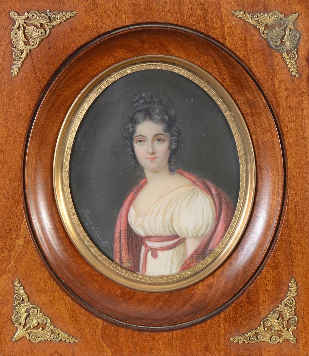 École FRANÇAISE du XIXe siècle
Jeune femme à la robe blanche et châle rouge
Grande miniature sur ivoire
Signature apocryphe en bas à gauche « Berny d’Ouvillé »
10,5 x 8.6 cm (à vue)
Beau cadre en bois vernis avec écoissons en laiton doré
Poids brut : 346,6 g

On y joint
École de Madame de MIRBEL (1796-1849)
Jeune homme au costume bleu et gilet jaune
Miniature sur ivoire
9 x 6,2 cm (à vue)
Cadre en bois de placage d’acajou 
(fente)
Poids brut : 195,1 g