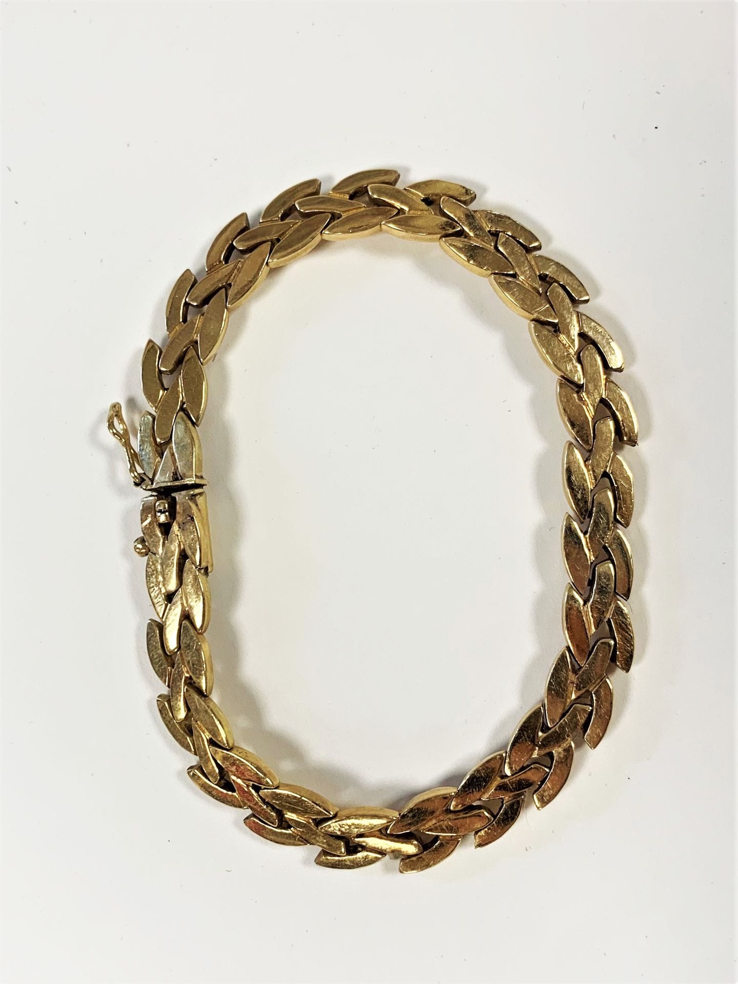 Bracelet en or (18K) à maillons épis articulés  Poids 35.4 g