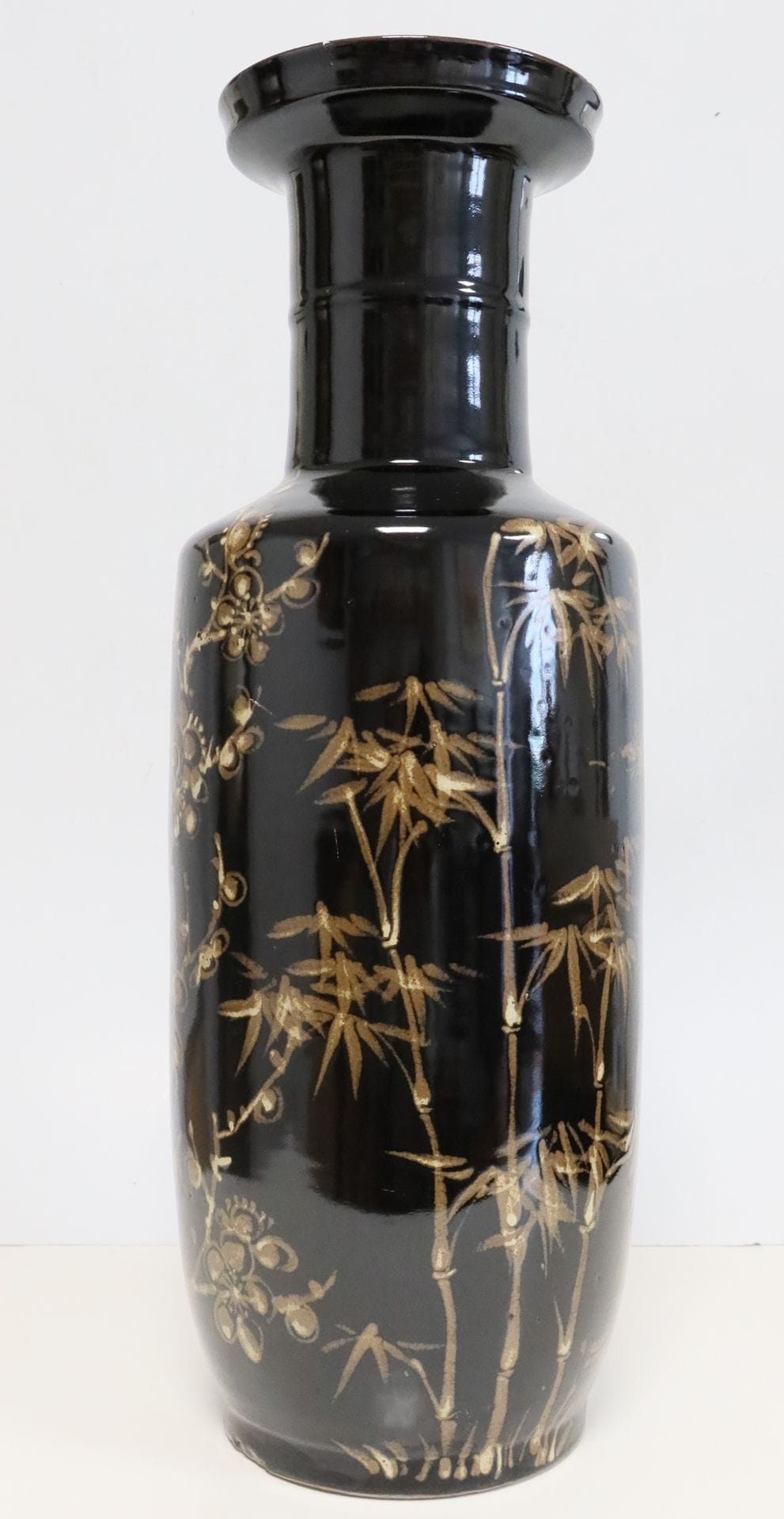 Large porcelain vase, China, late 19th centuryA
cylindrical body and high neck decorated with pine, cherry blossom and bamboo on a black background, a cartouche of inscriptions on the shoulder.
Height : 59,3 cm

