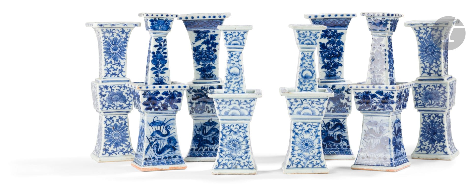 Four pairs of white and blue porcelain candlesticks, China, late 19th - early 20th century-
Two pairs decorated with flowers in the Ming style and foliage.
- One pair decorated with peony flowers and ducks in stylized lotus.
- A pair decorated with peony flowers, dogs and ducks.
Height : from 24,9 to 26,8 cmChips
and small restoration on one
.



