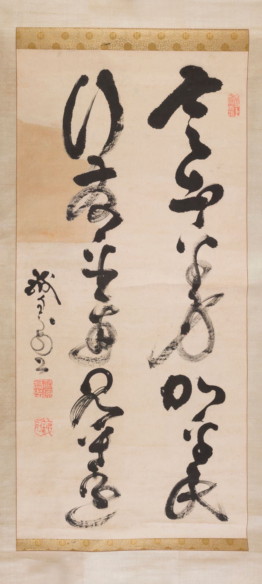 Attributed to Yamaoka Tesshu (1836-1888)-山岡 鉄舟, Japan, Meiji periodCalligraphy
signed Fujiwara Takayuki with three seals of the artist, Fujiwara Takayuki seal-藤原高歩, Tesshû seal-鉄舟. At the top right, a seal indicating the subject of the calligraphy : Setusjô Kasô - 雪上加霜 which could be read word for word "frost on the snow", a Chinese expression which could also be interpreted as: "adding insult to injury" or "to make matters worse".
India ink on paper mounted in kakemono.
A repair on the paper.
132 x 63 cmProvenance

:
Collection Michel Tapié. By descent.



Yamaoka was an influential samurai of the Meiji period, he was the creator of the Ittô Shôden Mutô-ryû school of fencing and was very much influenced by Zen Buddhism, for which he made a reputation as a calligrapher.










