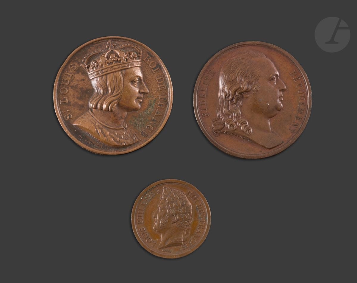 FRANCE
ROYAUTÉ 
Trois médailles : 
- En bronze. Avers au profil de Saint Louis. Revers à la croix de Saint Louis. 38 mm
- En bronze patiné, par Andrieu. Avers au profil de Louis XVIII. Revers à l’étoile de la Fidélité. 40 mm. T.T.B. 
- En bronze patiné. Avers au profil de Louis Philippe. Revers au Duc d’Orléans « L’ARMEE AU DUC D’ORLEANS ». 26 mm. T.T.B. 
On y joint un écrin vide.
