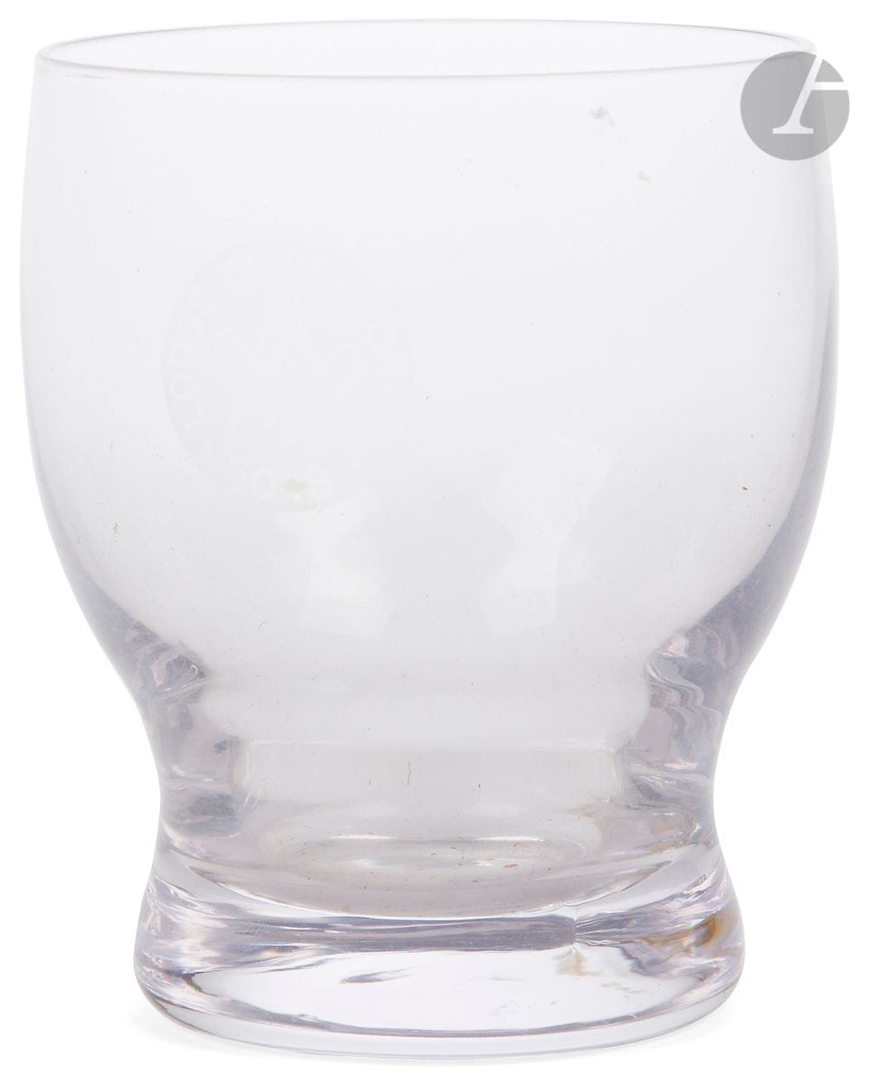 Verre à pied en cristal, gravé sur le devant « Lodge of Saint Georges ».
B.E.