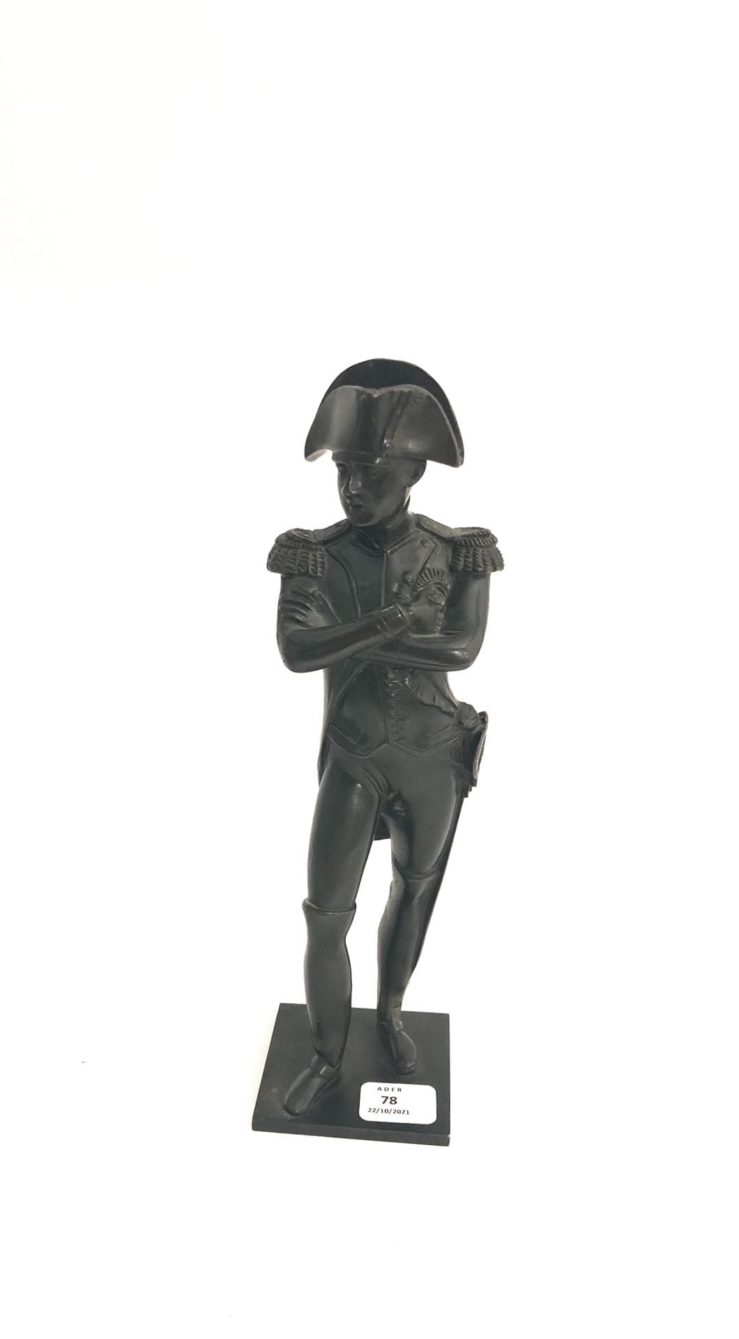 L'empereur Napoléon Ier en pied.
Bronze à patine médaille.
Hauteur : 21,5 cm
B.E.