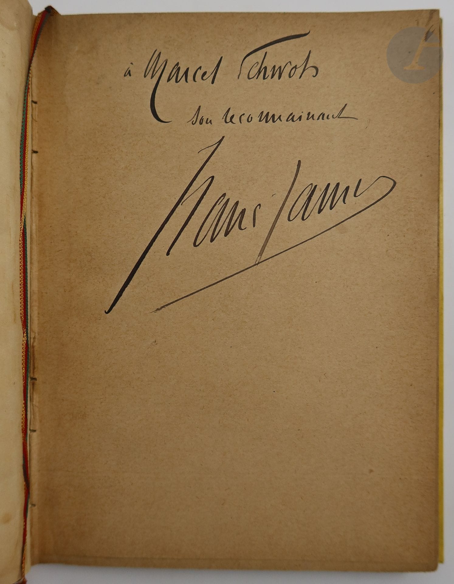 JAMMES (Francis).
Un jour.
Paris : Éditions du Mercure de France, 1895. — In-8, cartonnage papier jaune à la bradel, dos lisse orné de filets dorés, non rogné, couverture et dos conservés (cartonnage de l'époque).
Édition originale tirée à 319 exemplaires.

EXEMPLAIRE DE MARCEL SCHWOB, un des 299 sur papier teinté, enrichi de cet envoi de l'auteur :

« à Marcel Schwob // son reconnaissant // Francis Jammes »

Mouillures claires sur le cartonnage et quelques feuillets.