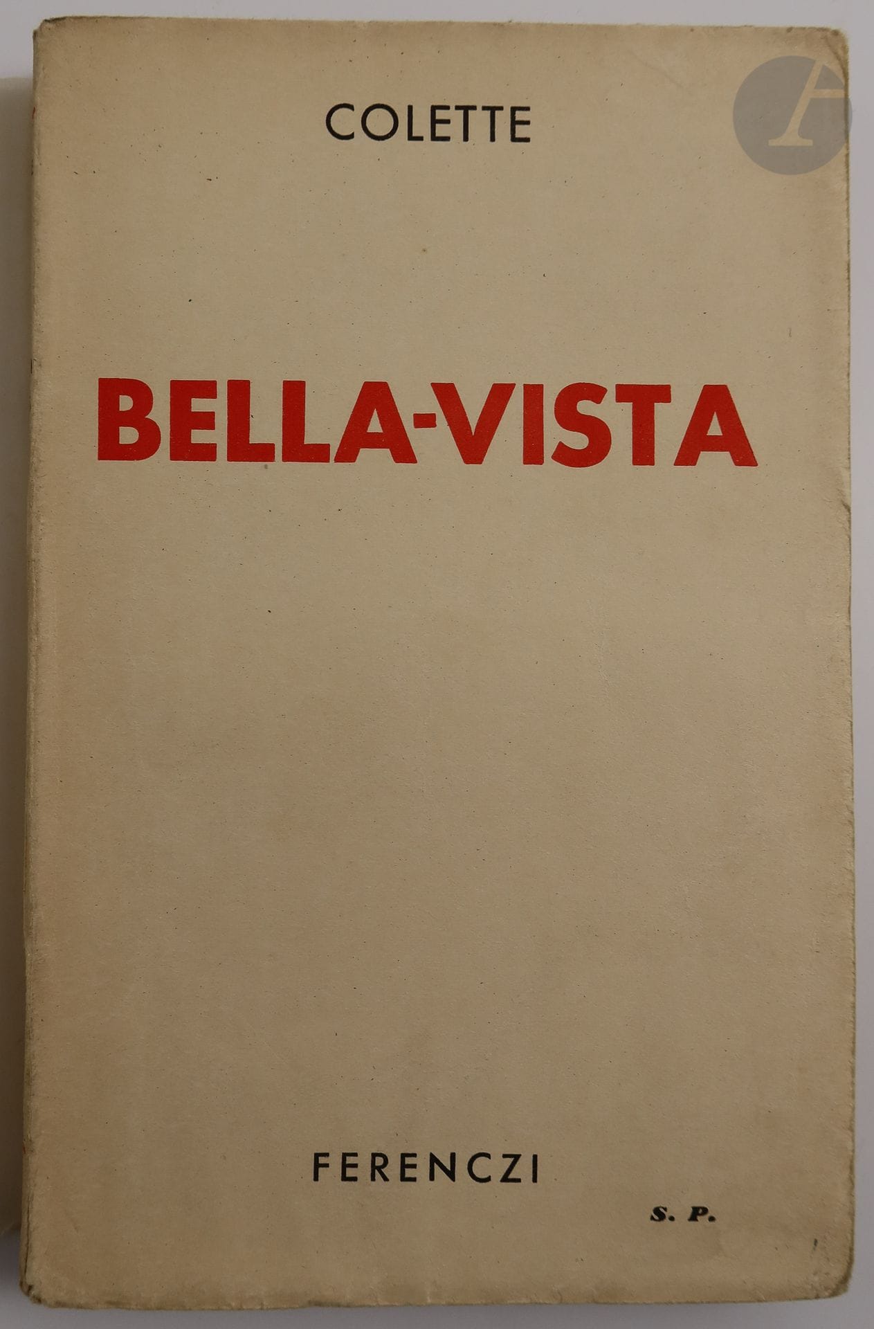 COLETTE.
Bella-vista.
Paris : Ferenczi, [1937]. — In-12, broché.
Édition originale.

Exemplaire du service de presse, enrichi de ce très bel envoi de Colette à Lucie Delarue-Mardrus :

« Pour // Lucie Delarue-Mardrus, // qui lit sans erreur // ce grimoire : l'âme des // enfants. Ma chère // maître et amie, je // t'embrasse. Note // ma nouvelle adresse : // 9 rue de Beaujolais // - en janvier // Colette »

Dos de la couverture en partie décollé.