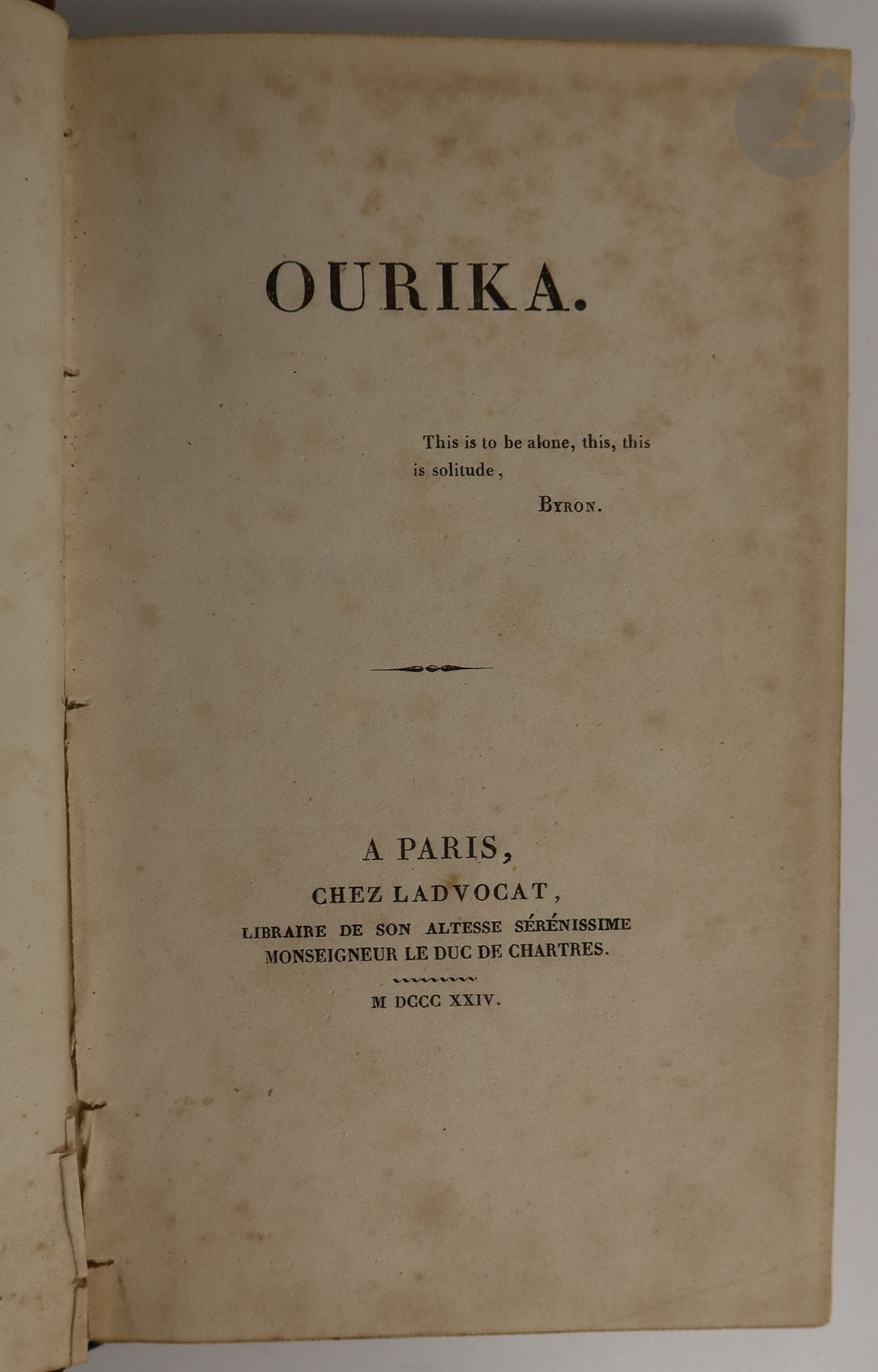 DURAS (Claire de).
Ourika.
Paris : Ladvocat, 1824. — In-12, demi-basane havane, dos lisse orné, tranches mouchetées (reliure de l'époque).
Seconde édition, publiée au profit d’un établissement de charité et parue la même année que la rarissime originale qui n’a été tirée qu’à un très petit nombre d’exemplaires non mis dans le commerce.

« Ourika » est un petit chef d’œuvre racontant l’histoire d’une jeune esclave africaine amenée du Sénégal à l’âge de deux ans, élevée en France et qui, oubliant en sa naïveté sa couleur et sa condition, s’éprend d’un homme qui jamais ne pourra lui donner son nom. Il s’agit de l’une des premières œuvres littéraires françaises à étudier les relations, notamment amoureuses, entre des individus de race différente.

Légers manques aux coiffes, quelques frottements d'usage au dos. Rousseurs.


On joint :
GIRARDIN (Delphine de). OURIKA. Paris : Ponthieu et Delaunay, Dupont, Bouland et Tardieu, [1824]. — In-8, bradel papier avec pièce de titre en long au dos, couverture conservée.

Édition originale de cette élégie jointe à la 3ème édition des Essais Poétiques, parue chez l'auteur à Paris en 1824. Elle fut écrite suite à la parution du roman Ourika de Claire de Duras à qui l'élégie est dédiée. 

« Melle Gay a fait preuve en cela de délicatesse et de reconnaissance, puisqu'elle doit à cette dame une des plus jolies pièces du recueil qu'elle met sous nos yeux. Nous n'hésiterons pas à lui accorder la préférence sur la Nouvelle même, parce que nous y trouvons la peinture plus simple, plus naturelle, et plus éloquente des sentimens qui devaient animer Ourika, cette figure neuve et originale dont tout le mérite de la création appartient du reste au premier auteur » (H. Héreau dans « Revue Encyclopédique, ou Analyse raisonnée des productions les plus remarquables », tome XXIII, page 455).

Cette pièce comprend un faux titre, 2 feuillets paginés 120 à 122 et un feuillet de table. Elle a été imprimée ainsi pour être ajoutée à l'édition des Essais poétiques. Il est très rare de la trouver seule, surtout avec une couverture particulière et un envoi de la poétesse.

Précieux exemplaire enrichi d'un envoi autographe de Delphine Gay à la romancière Virginie Ancelot (1792-1875) :
« Offert par l'auteur // à Madame Ancelot »
 
Papier très roussi.