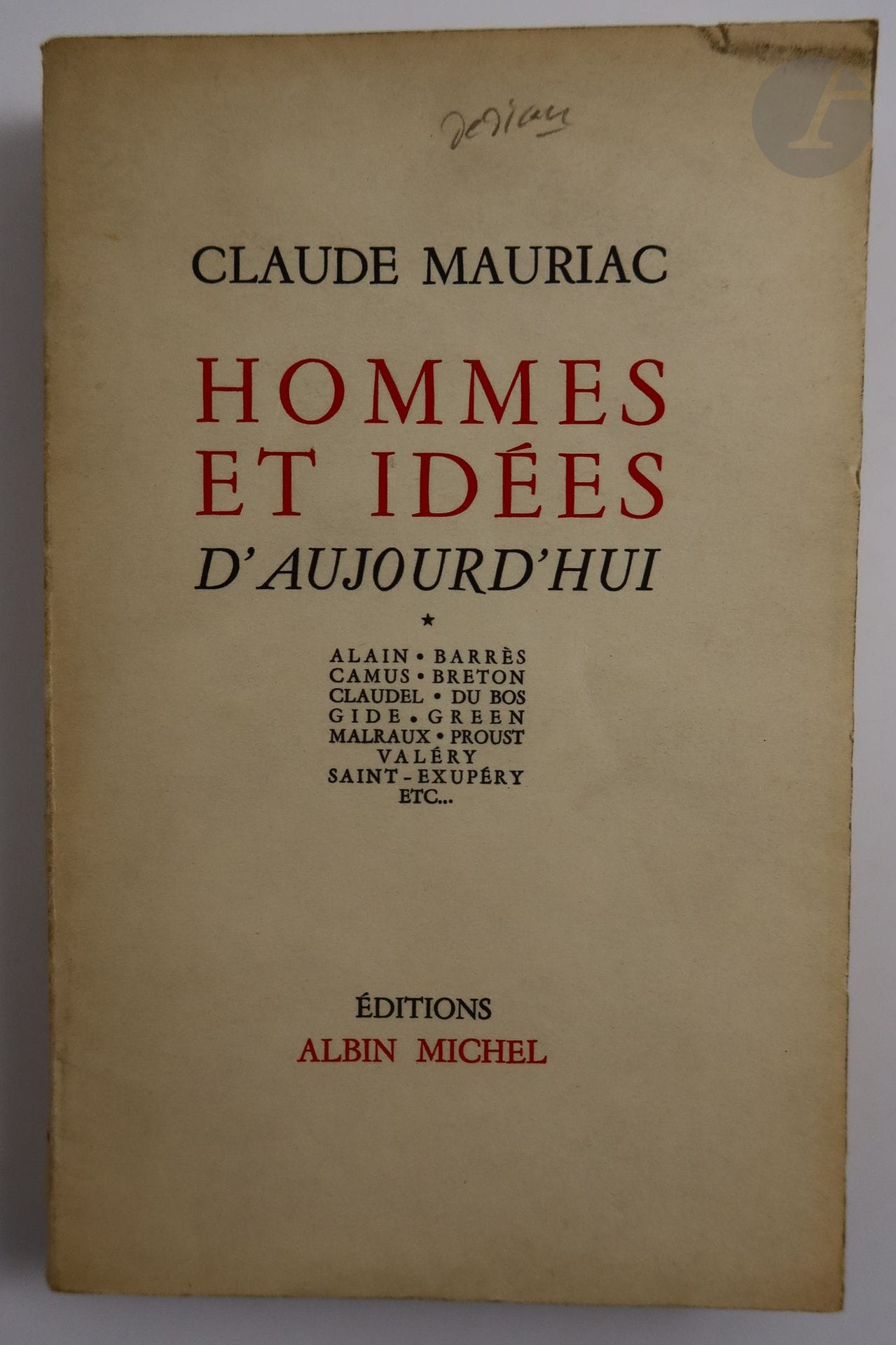 MAURIAC (Claude).
Hommes et idées d'aujourd'hui. Alain. Barrès. Camus. Breton. Claudel. Du Bos. Gide. Green. Malraux. Proust. Valéry. Saint-Exupéry. Etc.
Paris : Albin Michel, [1953]. — In-12, broché.
Édition originale. Exemplaire du service de presse, enrichi d'un envoi de l'auteur à Jules Supervielle sur le faux titre : 

« à Monsieur Jules Supervielle // avec la respectueuse admiration de // Claude Mauriac »

Quelques minimes salissures à la couverture.
