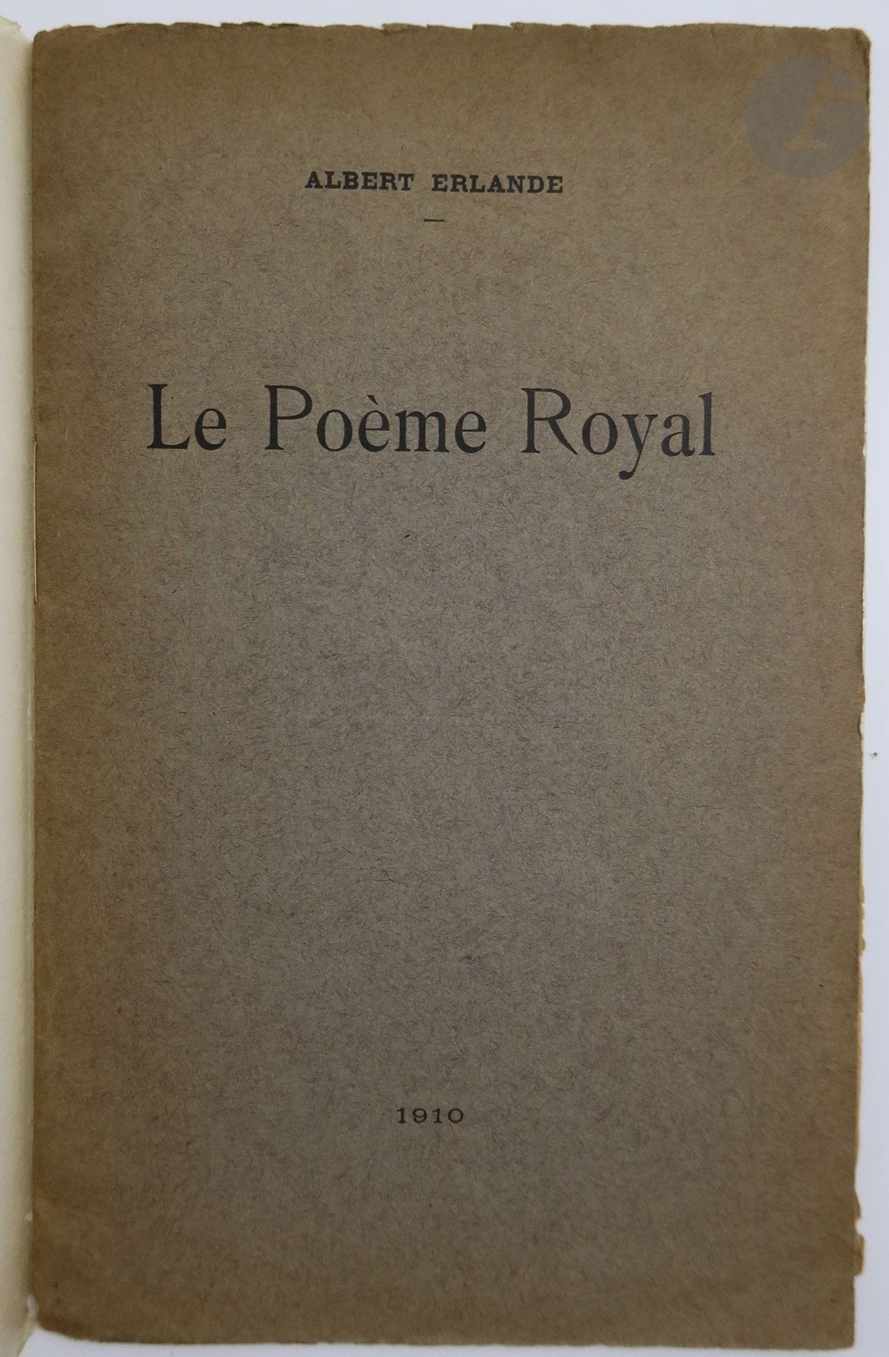 ERLANDE (Albert).
Le Poème Royal.
S.l., 1910. — Plaquette in-8, brochée.
Édition originale très rare, tirée à petit nombre sur papier vergé, de ce très beau poème en alexandrins du poète originaire du Midi Albert Erlande (1878-1934).

EXEMPLAIRE DE PIERRE LOUŸS, enrichi de cette dédicace de l'auteur écrite en rouge sur le titre :

« à Pierre Louÿs // son ami // Erlande. // Mazargues // Bouches du Rhône »

Bords de la couverture légèrement insolés. Première et dernière pages brunies par la couverture.