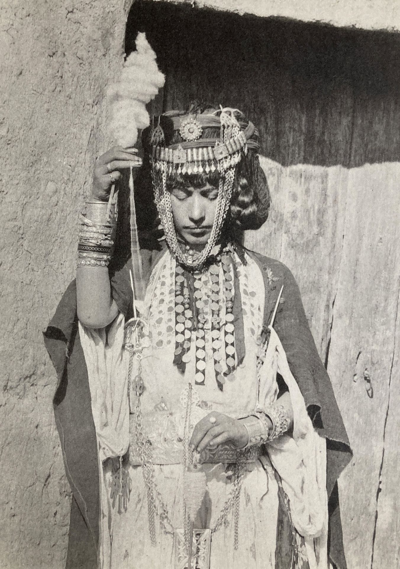 Jean Geiser (1848-1923)
Algérie, c. 1880-1890. 
Alger. Port. Marabout. Tlemcen. Mosquée Bou-Médine. Biskra. Fantasia arabe. Femme en costume d'intérieur. La belle Fathma. Femme voilée. Jeune fille de Bou-Saada. Yaoulids porteurs. Mendiant. Jeune Kabyle.
Album in-4 oblong, titré sur le premier plat, composé de 30 reproductions photomécaniques. Nombreux crédits et signatures du photographe, ainsi que des légendes tapuscrites sur les planches de l'album.
Format moyen des planches : 24 x 31 cm

Jean Geiser (1848-1923)
Algeria, c. 1880-1890. 
Alger. Port. Marabout. Tlemcen. Mosquée Bou-Médine. Biskra. Fantasia arabe. Femme en costume d'intérieur. La belle Fathma. Femme voilée. Jeune fille de Bou-Saada. Yaoulids porteurs. Mendiant. Jeune Kabyle.
Oblong 4to album, titled on cover, composed of 30 photomechanical reproductions. Numerous credits and signatures of the photographer, as well as typed captions on mounts.
Average size of the plates : 24 x 31 cm