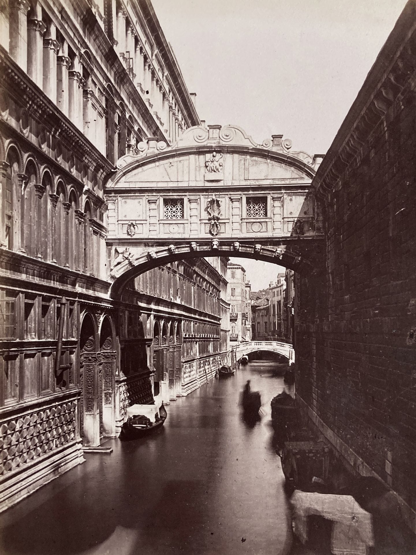 Carlo Naya et divers
Venise, c. 1870-1880.
Ricordo di Venezia .
Basilique Saint-Marc. Place Saint-Marc. Palais Ducal. Pont des soupirs. Pont du Rialto. Punta della Dogana. Grand Canal. L’Arsenal. Statue équestre du général Colleoni. 
Album in-4 oblong, titré sur le premier plat, composé de 18 épreuves sur papier albuminé, contrecollées sur cartons. Légendes en bandeaux dans les négatifs. Quelques légendes manuscrites sur les montages. 
Format moyen : 20 x 26 cm

Carlo Naya and others
Venice, c. 1870-1880.
Ricordo di Venezia.
St. Mark's Basilica. St. Mark's Square. Ducal Palace. Bridge of Sighs. Rialto Bridge. Punta della Dogana. Grand Canal. The Arsenal. Equestrian statue of General Colleoni. 
Oblong 4to album, titled on cover, composed of 18 albumen prints, mounted on cardboards. Captions in the negatives. Some handwritten captions on mounts. 
Average size : 20 x 26 cm