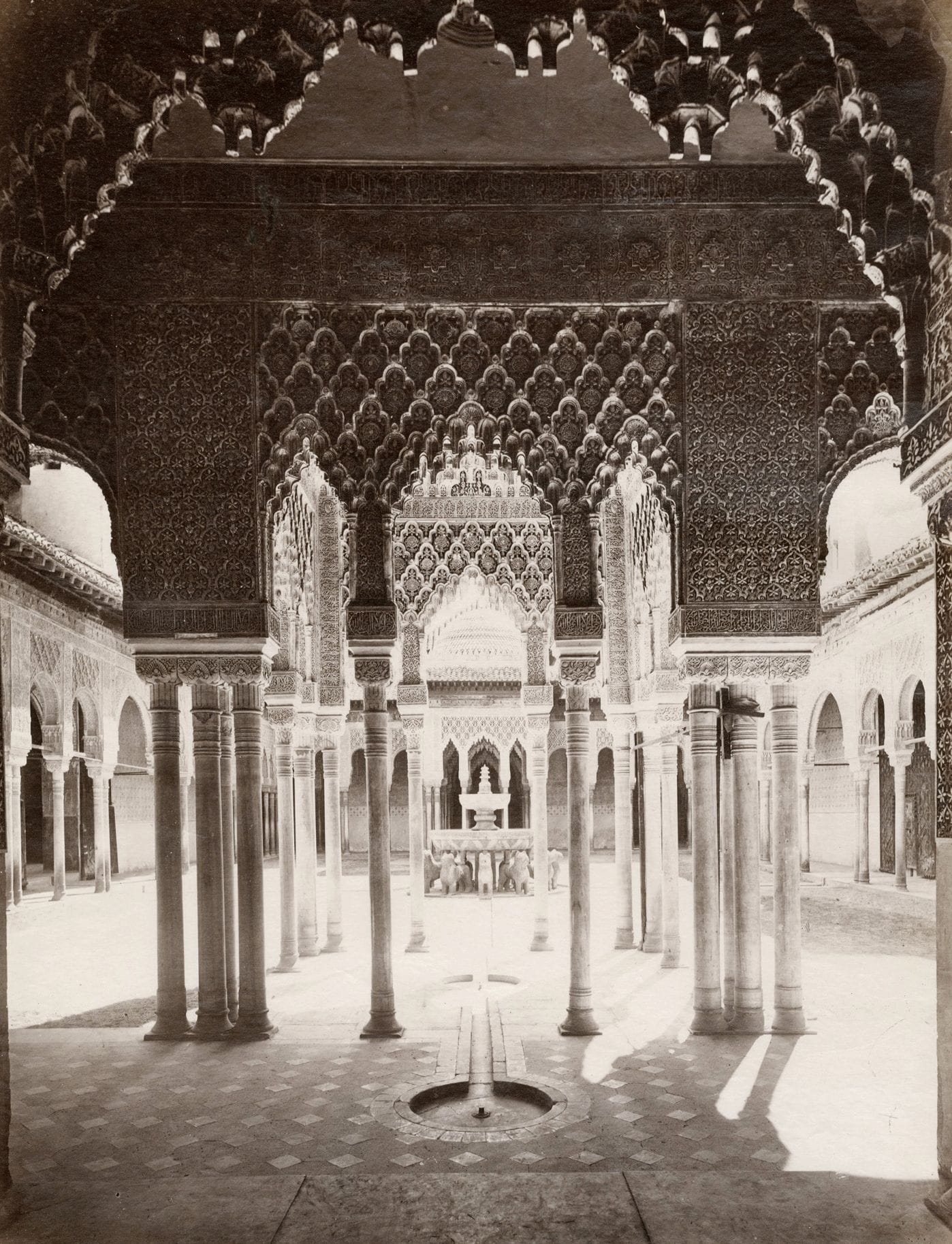 Jean Laurent (1816-1886) - Rafael Garzón (1863-1923) 
Espagne. Grenade, c. 1870-1900. 
L'Alhambra. Cour des Lions. 
Une épreuve sur papier albuminé et une épreuve argentique d'époque. Crédits des photographes et légendes en bandeaux dans les négatifs.
24,7 x 20 et 33 x 24,5 cm

Jean Laurent (1816-1886) - Rafael Garzón (1863-1923) 
Spain. Granada, c. 1870-1900. 
The Alhambra. Court of the Lions. 
One albumen print and one vintage gelatin silver print. Credits of the photographers and captions in the negatives.
24,7 x 20 and 33 x 24,5 cm