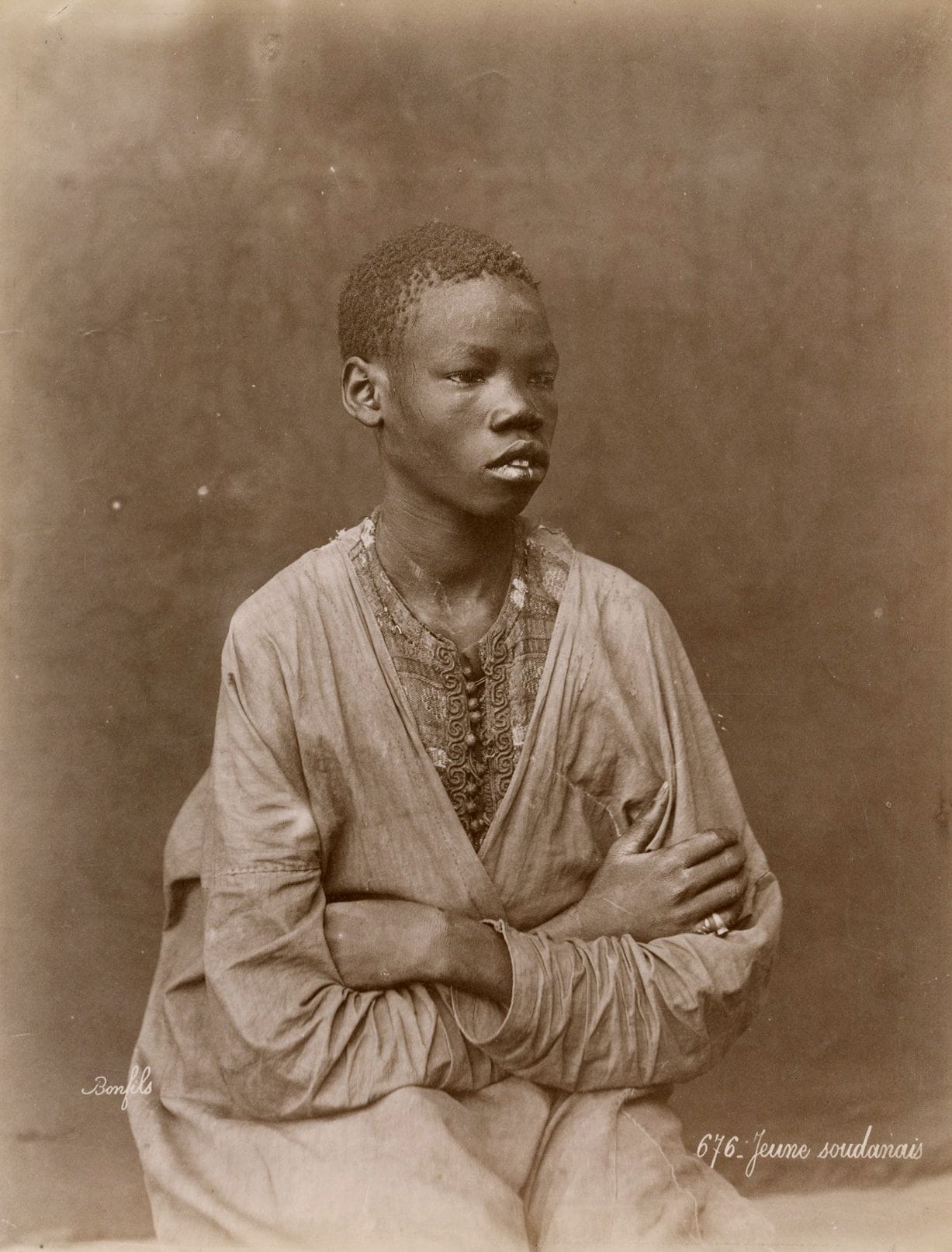Félix Bonfils (1831-1885)
Palestine. Égypte. Syrie, c. 1870.
Naïla arabe. Entrée du pont du Jourdain. El-Djib. Scène du désert : abandon d'un chameau. Halte des voyageurs sur les bords du Jourdain. Dame turque. Nègre de la Haute-Égypte. Jeune soudanis. Avenue des pyramides. Bas relief du temple de Dendérah. Paysan préparant le café. Damas, Minaret de la Fiancée. Musiciens. Moulin de Judée. Liban Zahle. Évèque maronite. 
18 épreuves sur papier albuminé. Nombreuses légendes et crédits du photographe sur les épreuves et dans les négatifs. 
Formats : de 22,5 x 17 à 22 x 28 cm

Félix Bonfils (1831-1885)
Palestine. Egypt. Syria, c. 1870.
Naïla arabe. Entrée du pont du Jourdain. El-Djib. Scène du désert : abandon d'un chameau. Halte des voyageurs sur les bords du Jourdain. Dame turque. Nègre de la Haute-Égypte. Jeune soudanis. Avenue des pyramides. Bas relief du temple de Dendérah. Paysan préparant le café. Damas, Minaret de la Fiancée. Musiciens. Moulin de Judée. Liban Zahle. Évèque maronite. 
18 albumen prints. Several captions and credits of the photographer on the prints and in the negatives. 
Dimensions : from 22,5 x 17 to 22 x 28 cm