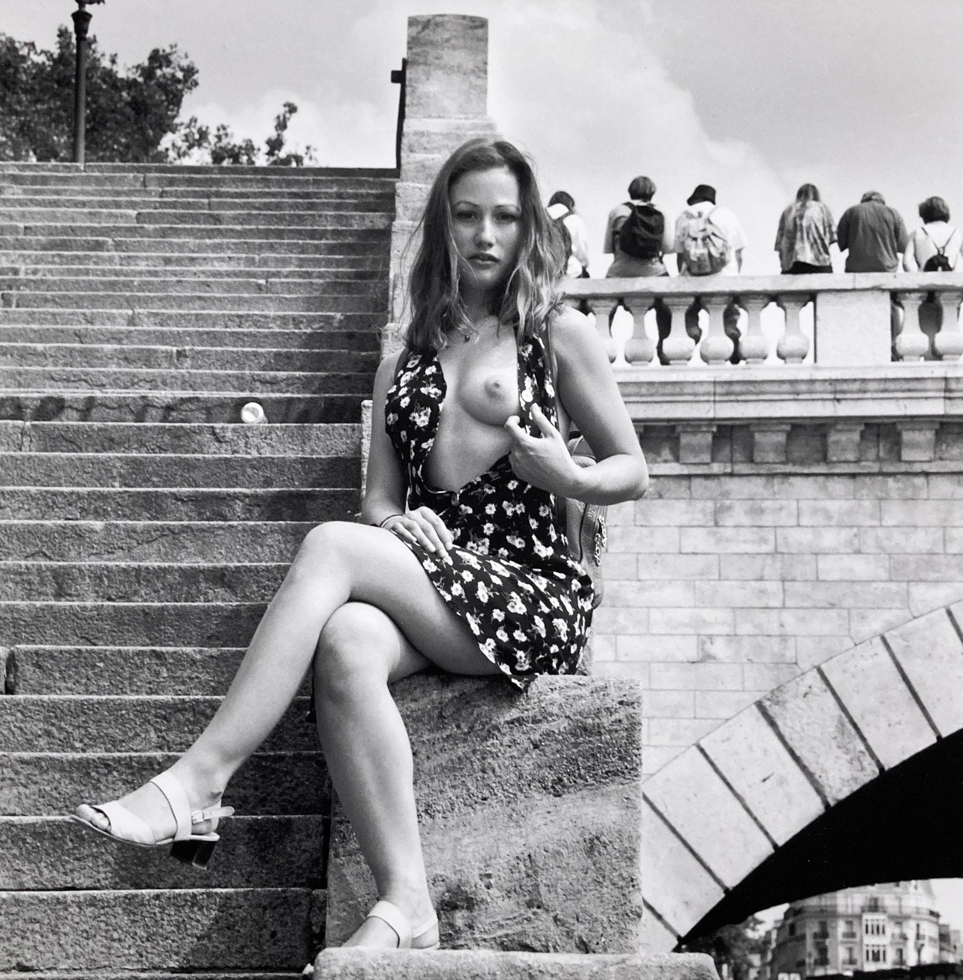 Marc Rivière
Portraits de femmes, 1999.
Femme sur le Pont des Arts. Femme au réverbère. 
Deux épreuves argentiques d'époque. Signature et tampon du photographe, numérotation à 7 exemplaires et contour de la main du photographe dessiné aux versos.
Images : 17 x 17 cm et 23 x 15 cm
Feuilles : 24 x 18 cm et 24,5 x 16,5 cm - cadres

Marc Rivière
Portraits of women, 1999.
Woman on the Pont des Arts. Woman at the lamppost. 
Two vintage gelatin silver prints. Photographer's signature and stamp, numbering on verso. Edition of 7. 
Images : 17 x 17 cm and 23 x 15 cm
Papers : 24 x 18 cm and 24,5 x 16,5 cm - frames