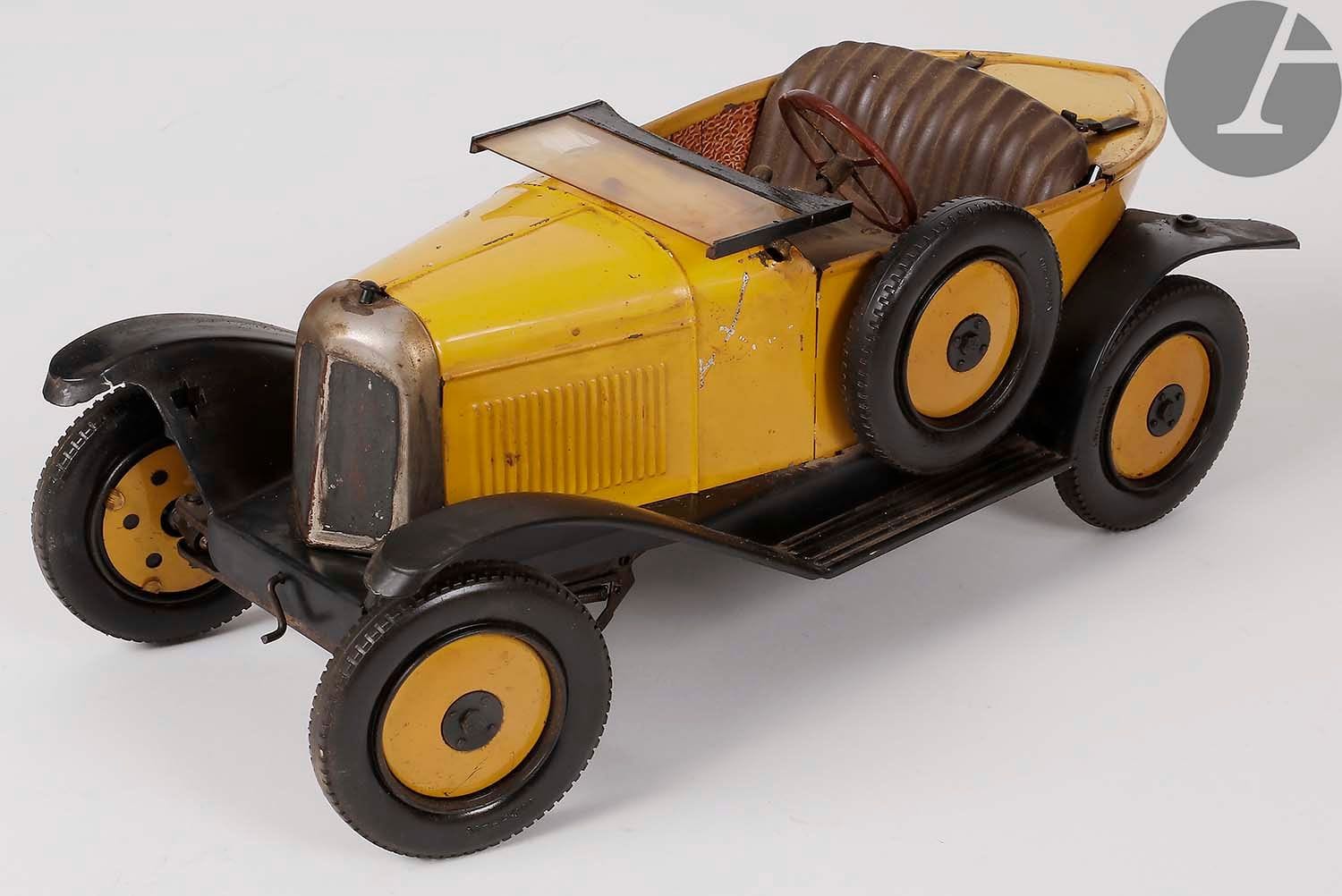 [MINIATURE AUTOMOBILE] FRANCE JOUETS
CITROËN TORPEDO 5 HP.
(Accidents et petits manques).