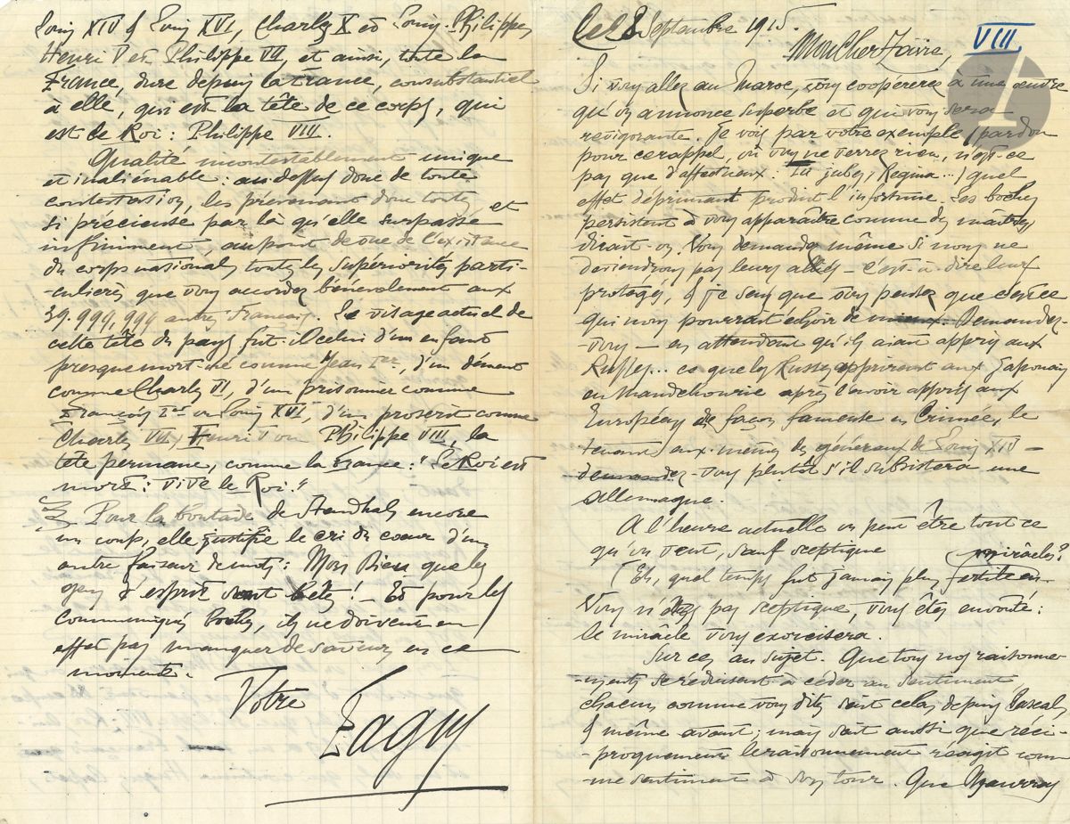 Georges Faillet dit FAGUS (1872-1933). 9 L.A.S., août 1915-mars 1916, à Émile Zavie ; 25 pages formats divers, enveloppes et adresses.

Belles et longues lettres du poète au Front dans le 222e Régiment d’Infanterie territoriale. Nous ne pouvons en donner ici qu’un rapide aperçu.
Le Havre 9 août 1915. « J’ai peu le cœur à écrire : la mort de mon cher Jean-Marc Bernard m’a bouleversé »... – 20 août. « Depuis fin mars, nous vagabondons dans la Normandie : Falaise, Conches, Lisieux, Le Hâvre, Montivilliers, Harfleur, Gonfreville, gardant les Boches, surveillant les côtes, l’intérieur aussi, coltinant des denrées, etc… faisant de l’entraînement et montant des gardes. Nous attendons cependant chaque jour de fournir un autre rôle : nous sommes superbement habillés en bleu azur et équipés en guerre ; ce ne peut être pour rien. Aussi bien est-on précisément en train de nous revacciner ». L’auteur « tout désigné » pour l’éloge de Jean-Marc Bernard est Maurras… – 28 août. « Mon cher Héautontimoroumène, vous êtes la dupe de votre “esprit”, cet esprit que vous enduisez de “scepticisme”. […] Pétrograde-rétrograde : quelle lamentable richesse ! c’est bête comme une rime au père Hugo ; l’événement a préféré l’assonance Pétrograde-Riga ; (et pour moi si je vais laver au loin mes pieds, il y a apparence que ce sera dans les eaux du Rhin ou de la Sprée plutôt que dans celles de la Néva). C’est Pétersbourg qui était ridicule : autant que …stadt par exemple pour Novogorode (ou Novograde), ou chez nous pour Villeneuve-St-Georges. De même, pour “poilu” que nous employons couramment, comme l’employait avant la Guerre quiconque avait servi en Afrique. Mon camarade de bureau, ce cher Molin qui opère actuellement en Alsace où il vient de gagner sa deuxième ficelle, n’en connaissait pas d’autre pour caractériser un bipède mâle et majeur »… – Ferme de Dambuc, près Gonfreville l’Orcher, 4 septembre. « Pour nos provinces perdues […] il est peu probable en effet que je contribue directement à les reprendre, et vous m’envoyez absolument navré. Heureusement que d’autres sont là, et je compte même sur du “rabiot”, fermement, tranquillement. Voilà le principal, n’est-il pas vrai ? Si peu que ce soit, j’aurai du moins fait tout ce que j’aurais pu. En littérature aussi. Je sais combien c’est peu… mais aussi bien, qui oserait compter trouver grâce devant vous, après votre dédain envers notre petit confrère Barrès ? »… – 20 septembre. Longue discussion politique : « vous-même convenez à la fois que Maurras seul est logique. […] Ce n’est pas l’arme à la bretelle, mais baïonnette au canon et fusil ostensiblement chargé que se gardent les boches ; ils sont trop et les évasions leur seraient trop faciles du moins dans les ports, parmi ce pêle-mêle d’ailleurs grandiose de bateaux, de nationalités parfois douteuses. Il les faut lâches comme ils sont pour n’avoir pas réussi à massacrer les quelques hommes qui les contiennent et filer vingt fois pour une. Des Français l’eussent dès longtemps réalisé ; amis eux, sont des boches ; et leur discipline, vous les louez, c’est qu’ils savent que nous ne demandons que l’occasion de tirer dans le tas. – Et ne me racontez pas que cela manque de noblesse : nous trouvons tous ici, têtes sages de Français que nous sommes, que c’en serait autant de moins sur terre, ce qui est le principal, et sans risquer de la noble chair française, ce qui est l’essentiel, je dis : pour l’humanité »... – 28 septembre. « Les boches persistent à vous apparaître comme des maîtres, dirait-on. Vous demandez même si nous ne deviendrons pas leurs alliés – c’est-à-dire leurs protégés, & je sens que vous pensez que c’est ce qui nous pourrait échoir de mieux. Demandez-vous – en attendant qu’ils aient appris aux Russes… ce que les Russes apprirent aux Japonais en Mandchourie après l’avoir appris aux Européens de façon fameuse en Crimée, le tenant eux-mêmes des généraux de Louis XIV – demandez-vous plutôt s’il subsistera une Allemagne. À l’heure actuelle on peut être tout ce qu’on veut, sauf sceptique. […] Que Maurras ou tout autre éprouve pour Philippe VIII un sentiment d’affection ou d’aversion, ce n’est pas la question. La question est qu’au corps social, au corps national, comme à tout corps (vous en convenez) il faut une tête, et une tête qui dure donc, nécessairement, dure autant que lui »... – 19 octobre. Sur son traitement après une infection… Interrogations sur Philippe VIII…
8 mars 1916. « il gèle abominablement ici et nous manquons de paille. – J’accomplis un tas de métiers invraisemblables ; je suis recrû de fatigue, j’ai des engelures, un panaris, les pieds meurtris, le rhume et la dysenterie, j’ai failli crever et je suis ravi. Je suis utile à quelque chose, et bientôt sans doute le serai-je davantage. Je me trouve précisément avec des artilleurs algériens : de rudes et beaux gars, de rudes et belles pièces. Ça crache, ça tonne, ça cogne »... – 26 mars. « Je viens de me déshabiller, pour la première fois depuis le 14 fév