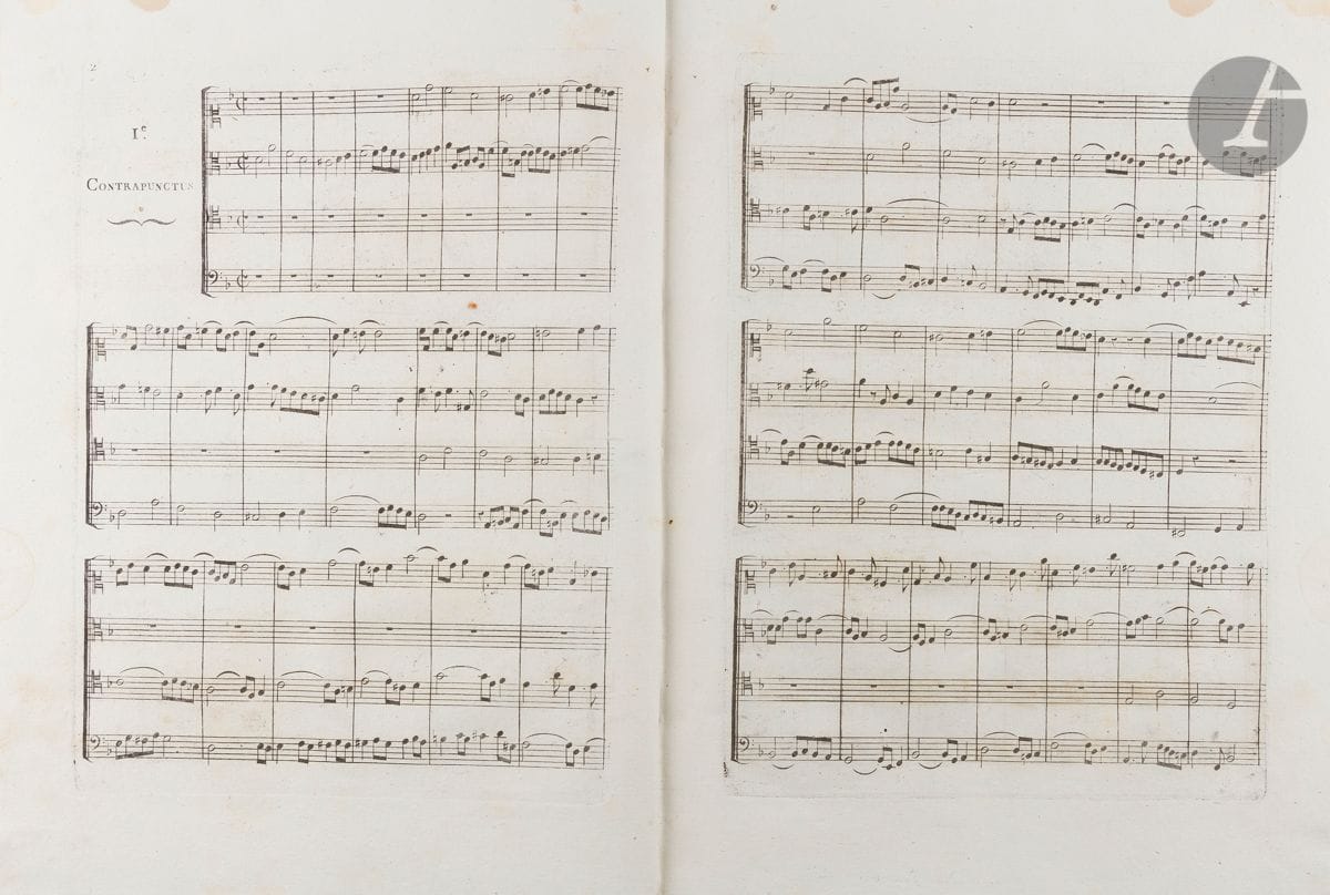 Jean-Sébastien BACH (1685-1750). L’Art de la Fugue à quatre parties (Paris, Vogt, [c. 1798]), in folio, demi-vélin vert à coins, 135 p., musique gravée.

Rarissime édition française du dernier opus de Bach (BWV 1080), vraisemblablement antérieure aux éditions suisse (Nägueli, Zurich, 1801), et allemande. L’adresse parisienne de l’hautboïste et brièvement éditeur musical François-Daniel Vogt (« Rue de la Michaudière 8 bis ») est inconnue de Devriès et Lesure, qui précisent qu’on perd la trace de Vogt au terme de l’année 1799. Anik Devriès a recensé diverses annonces de parutions musicales de Vogt en 1797 et en 1799, mais plus rien ensuite. On peut donc considérer cette édition, particulièrement méconnue, comme parue vers 1798-1799, dix ans après que Vogt, ami de Pleyel, eut quitté Strasbourg pour Paris ; il s’était associé avec la Veuve Goulden en mai 1797 pour quelques mois, avant de réapparaître seul en 1799, avant de disparaître.
Signature du possesseur en haut de la page de titre : « Charles du Moulin ».