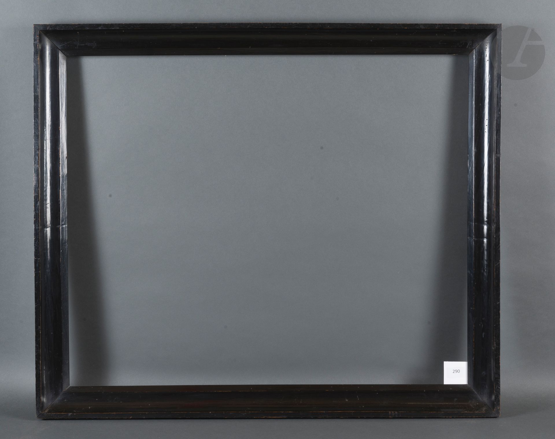 Gorge en bois mouluré et noirci.
Italie, début du XIXe siècle (piqûres).
66,7 x 80,7 cm - Profil : 5,7 cm