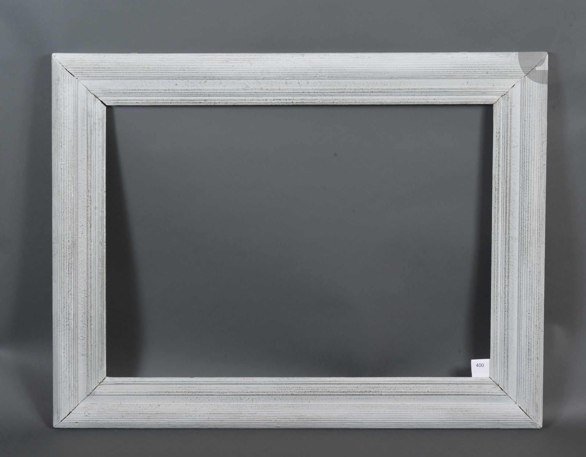 Moulded and painted wood frame in the Whistler style. Beginning of the XXth century.
53 x 72 cm - Profile : 10,2 cm (20P) 
See reproduction next page

