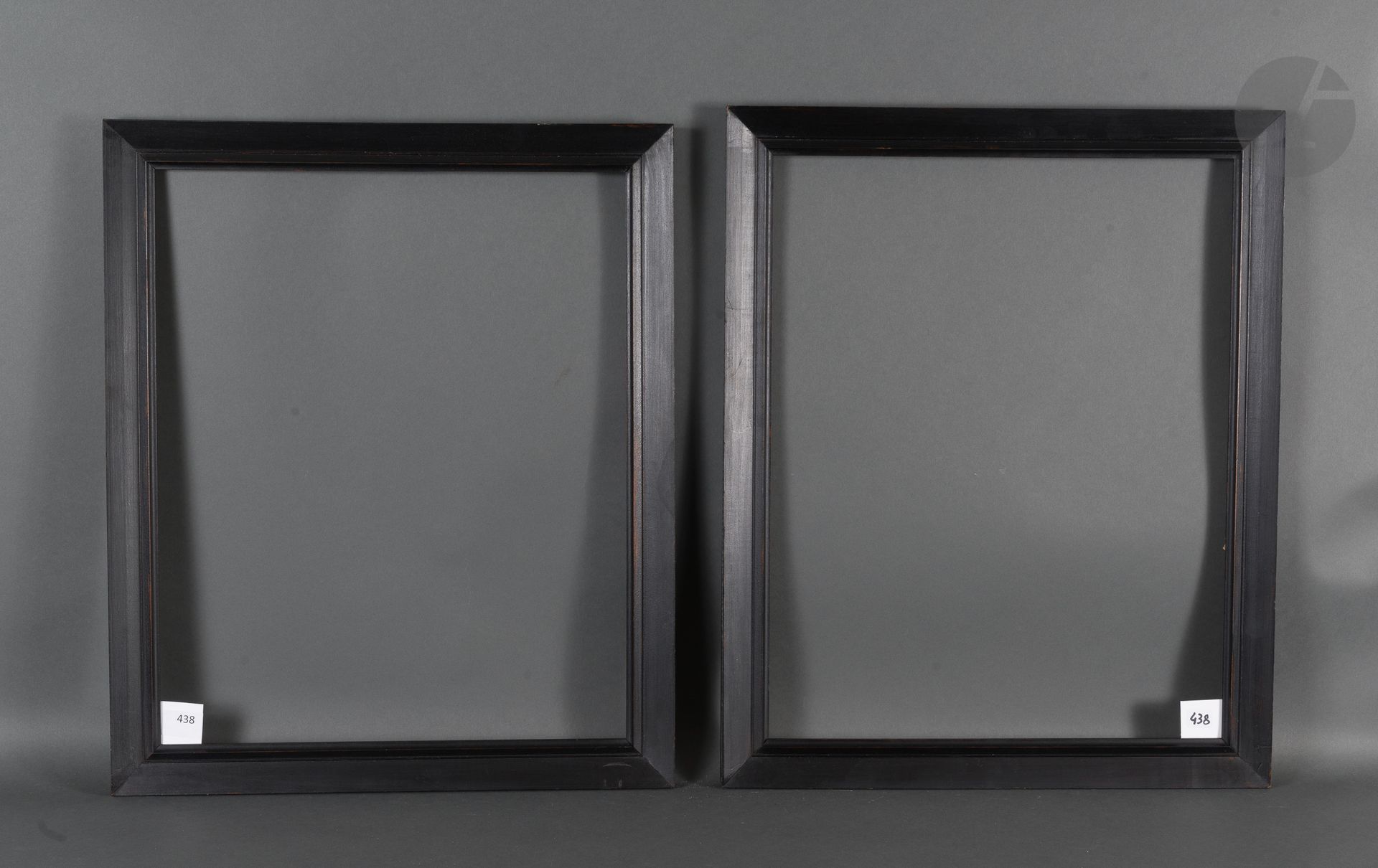 Pair of frames in molded and blackened wood.
Circa 1940.
39,3 x 48,3 cm and 38,9 x 49,6 cm - Profile : 4,1 cm

