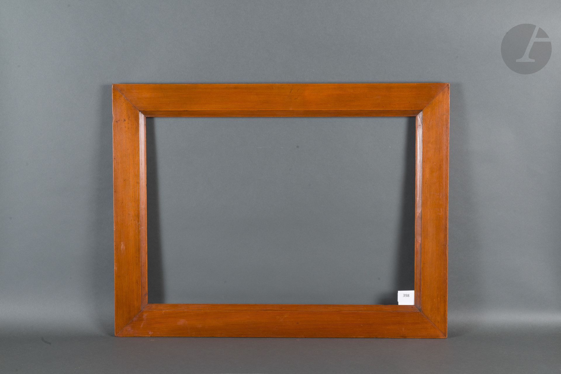 Frame in molded pitchpin.
Italy, early 19th century.
43 x 61 cm - Profile : 7,4 cm (12P)

